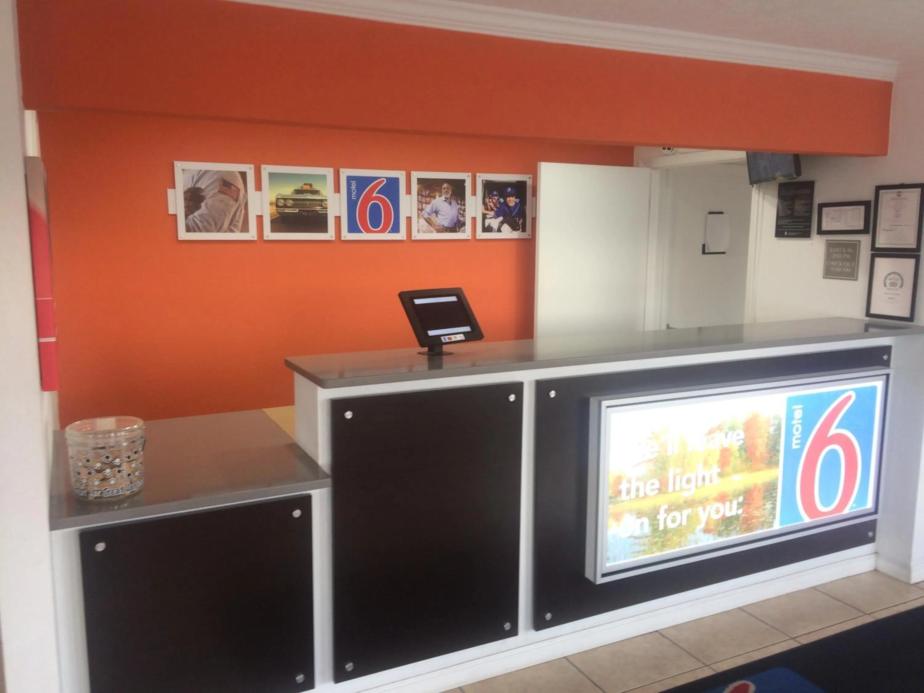 TV/Entertainment Center in Motel 6-Hillsville, VA