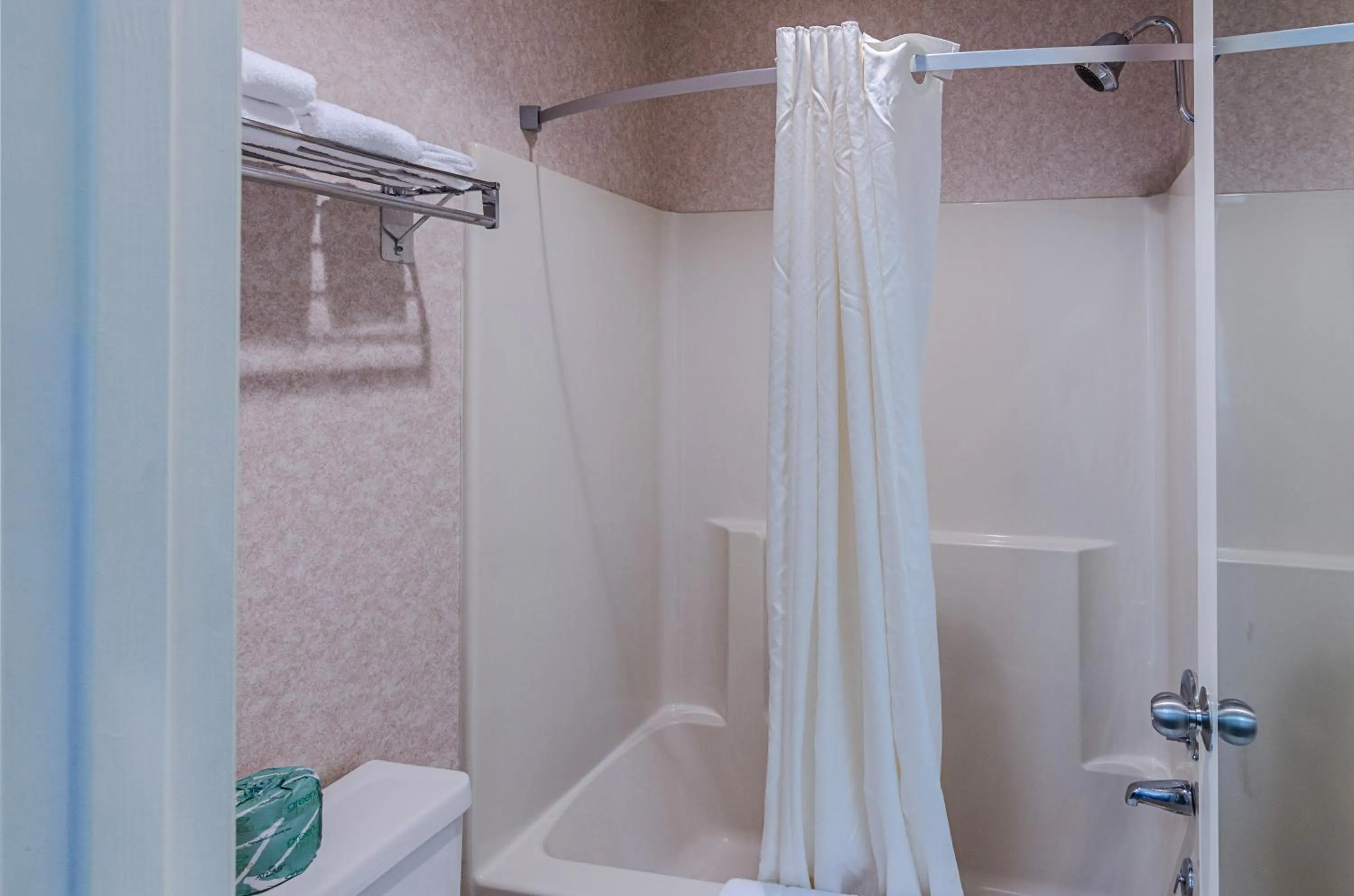 Shower, Bathroom in Motel 6-Hillsville, VA