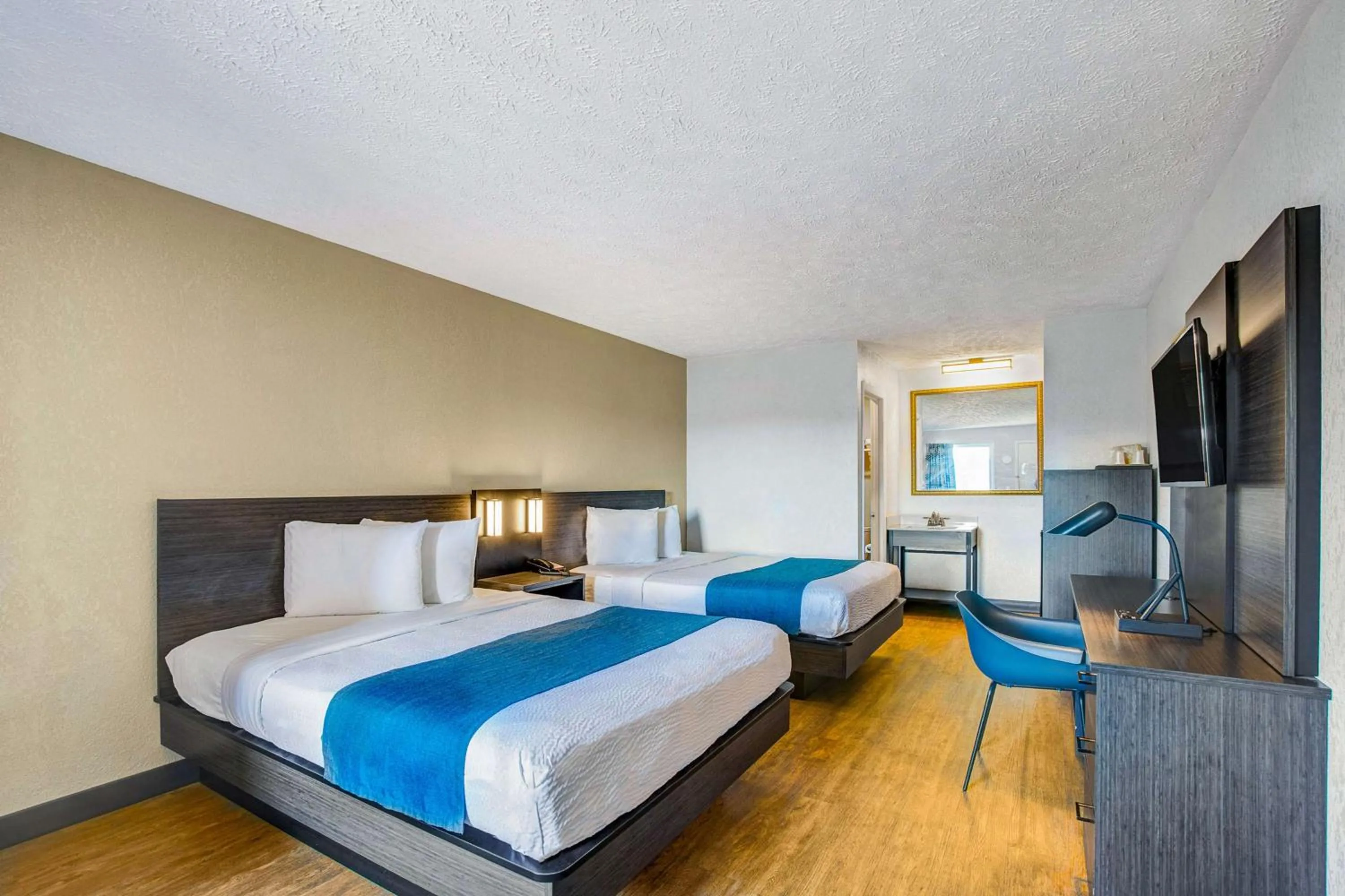 Photo of the whole room in Motel 6-Hillsville, VA