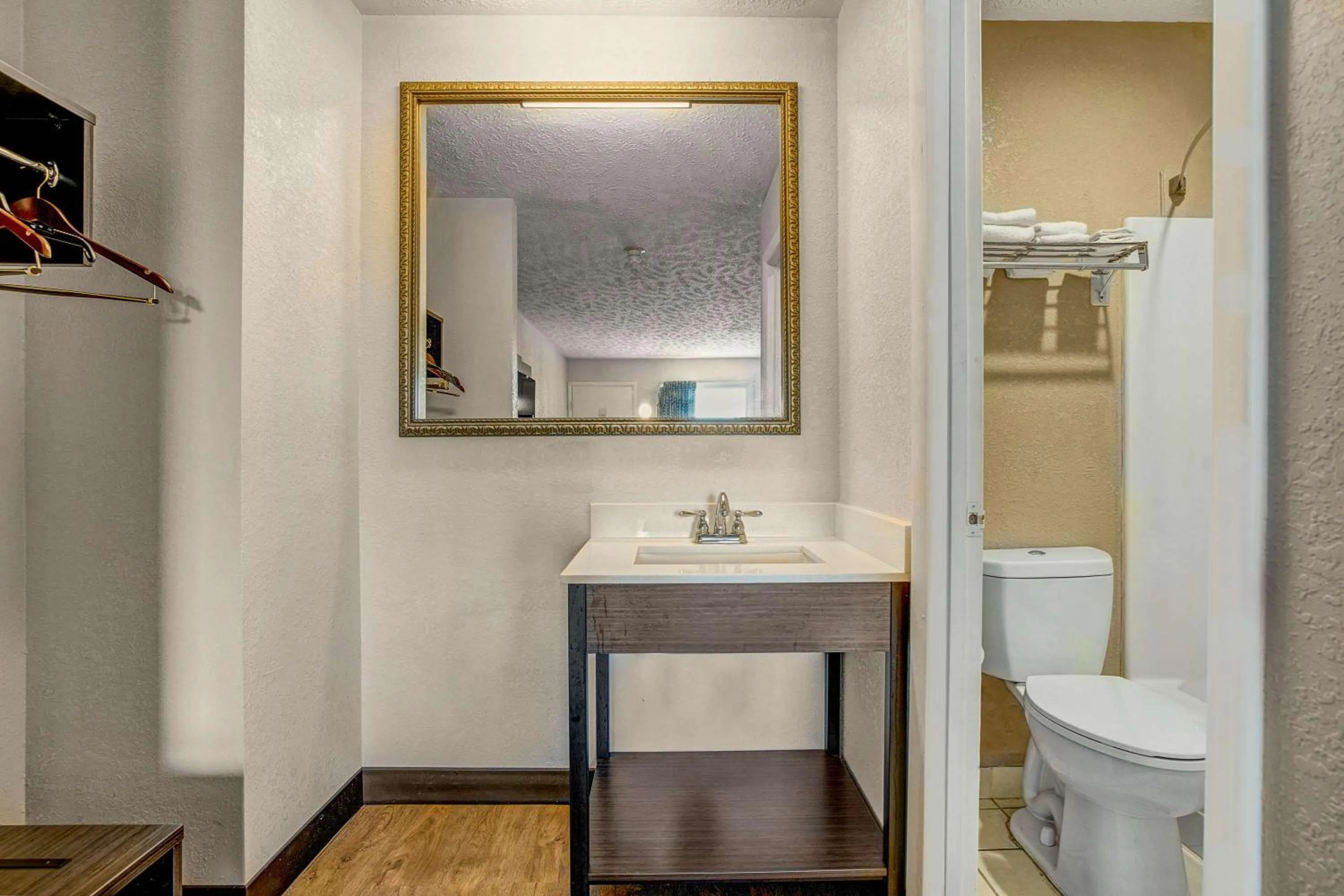 Bathroom in Motel 6-Hillsville, VA