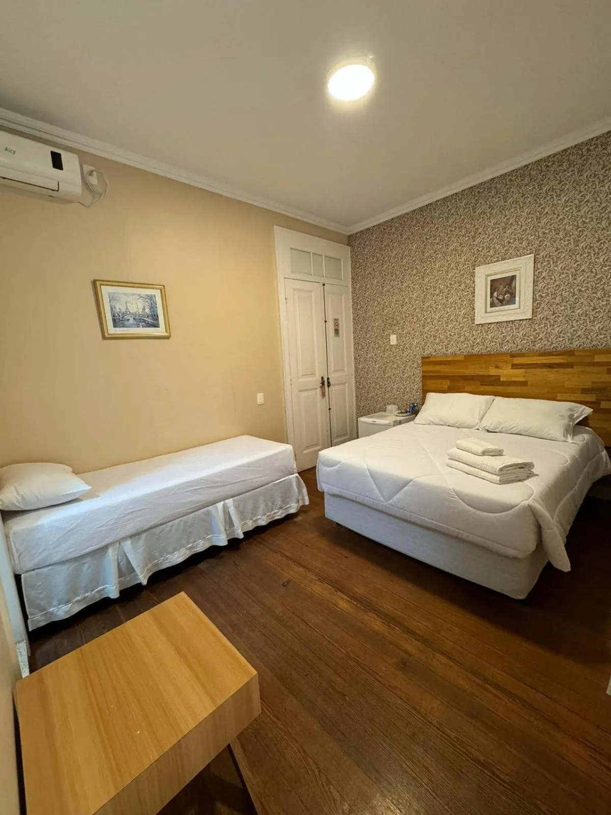 Bedroom, Bed in Pousada Crystal Palace