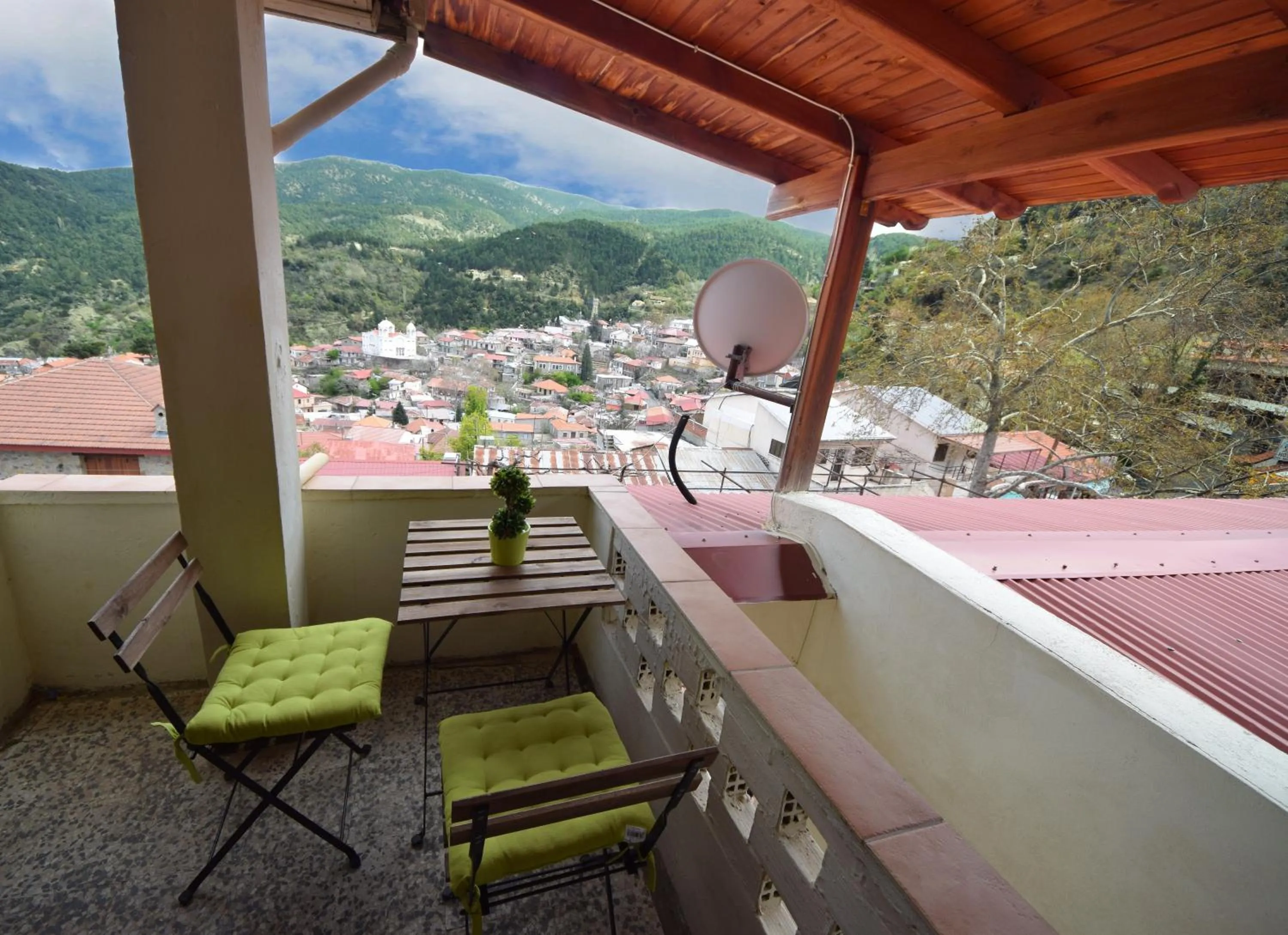 Balcony/Terrace in Christys Palace Hotel