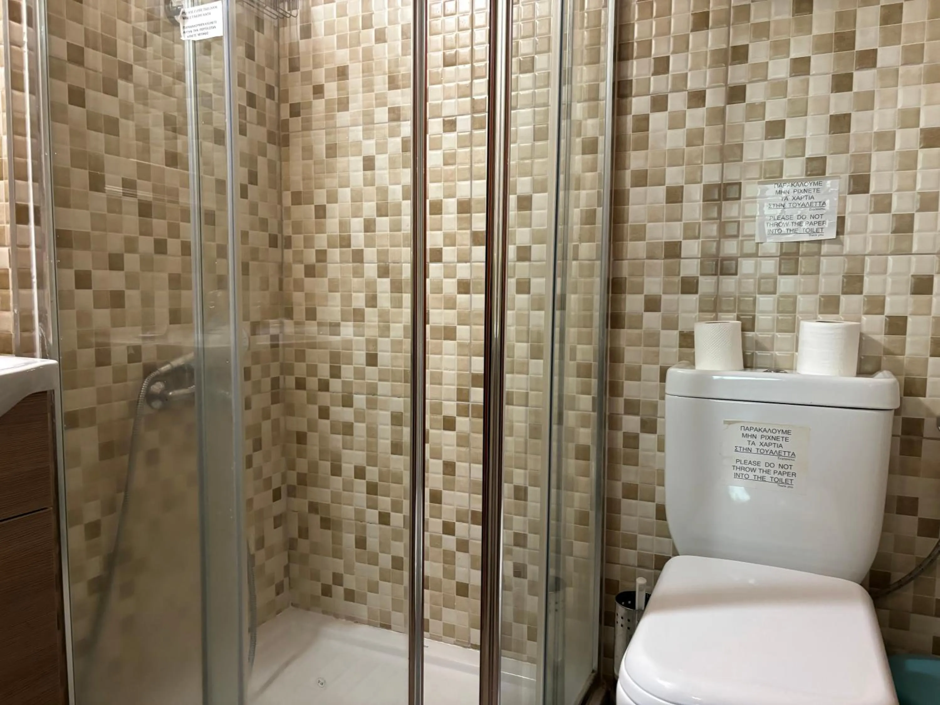 Shower in Christys Palace Hotel