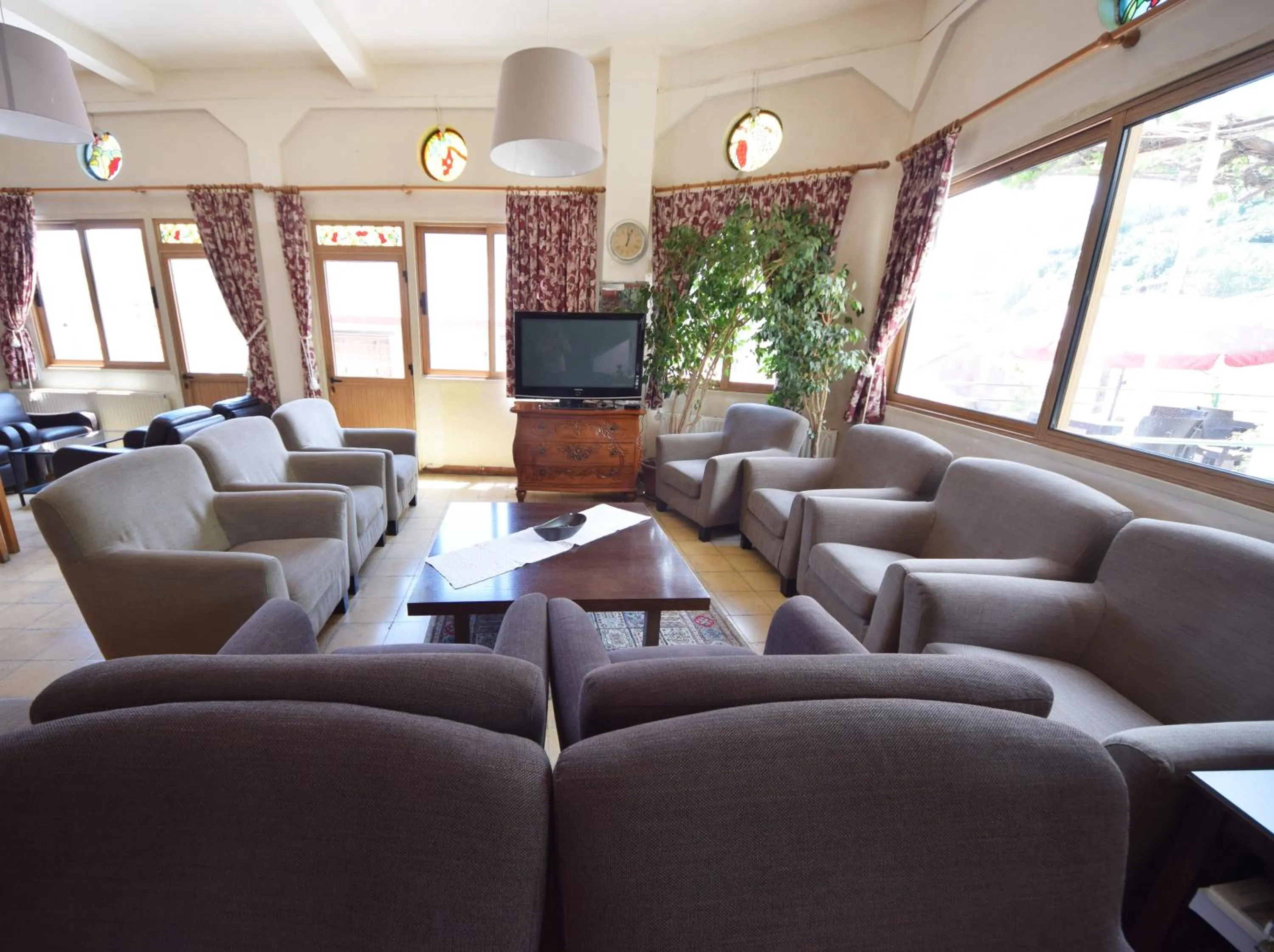 Communal lounge/ TV room in Christys Palace Hotel