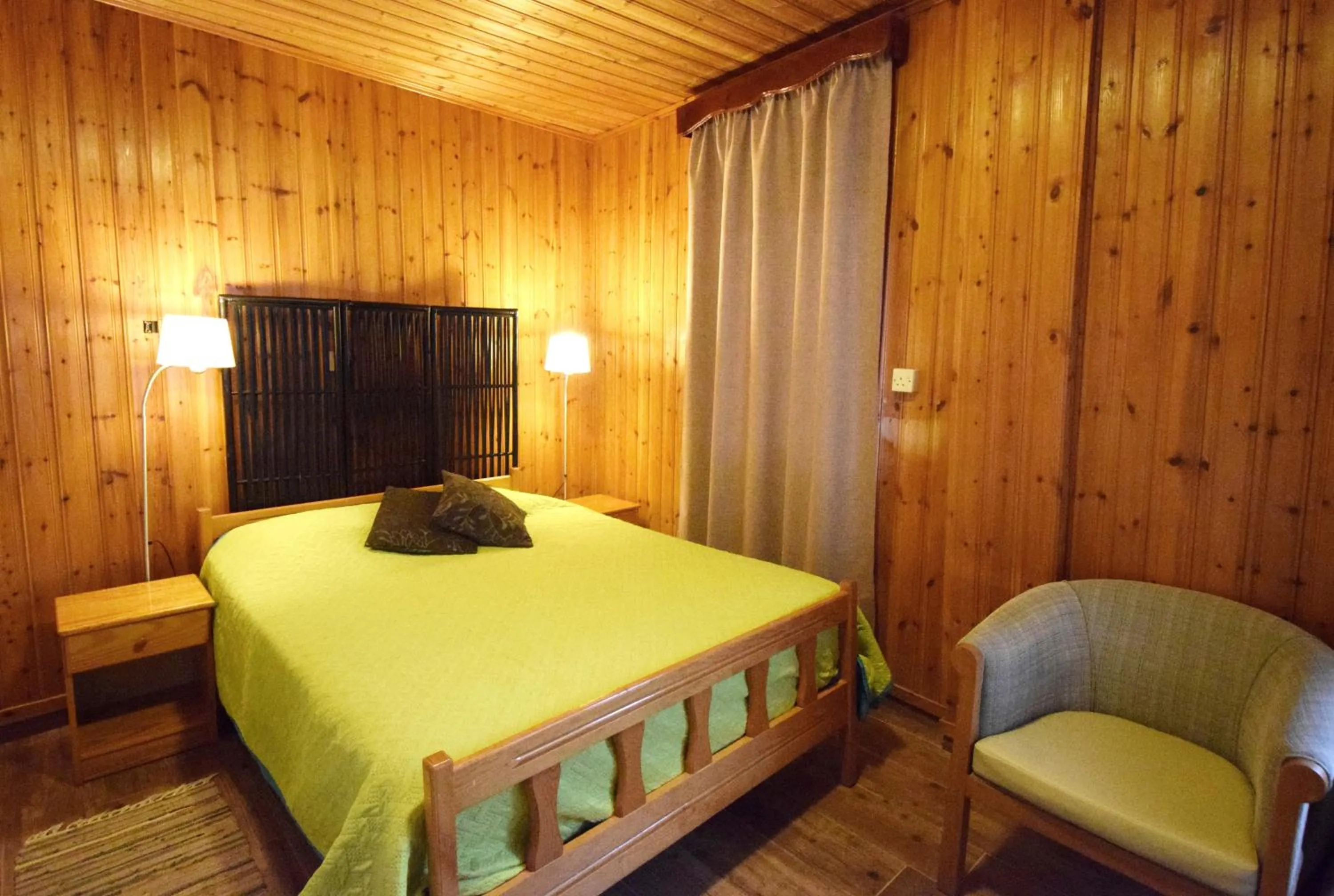 Toilet, Bed in Christys Palace Hotel