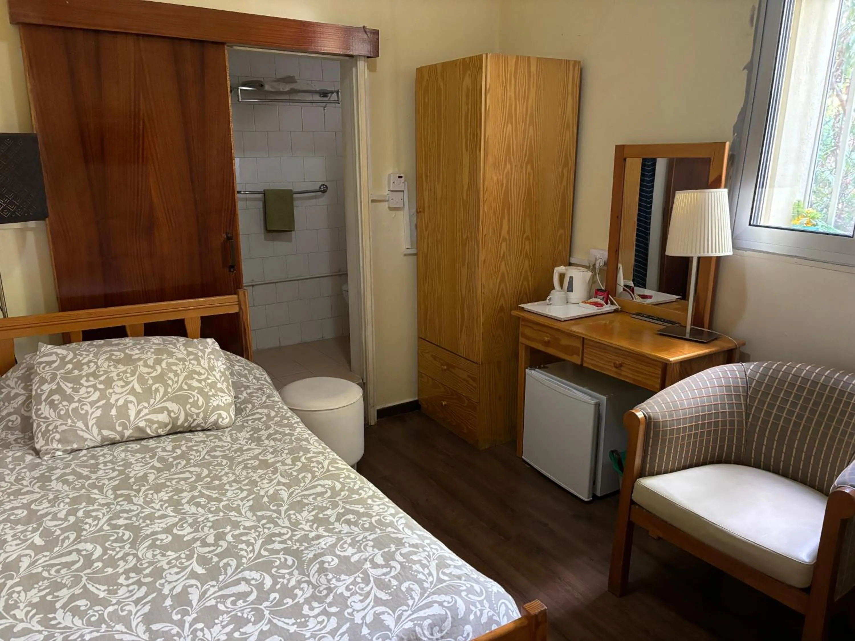 Property building, Bed in Christys Palace Hotel