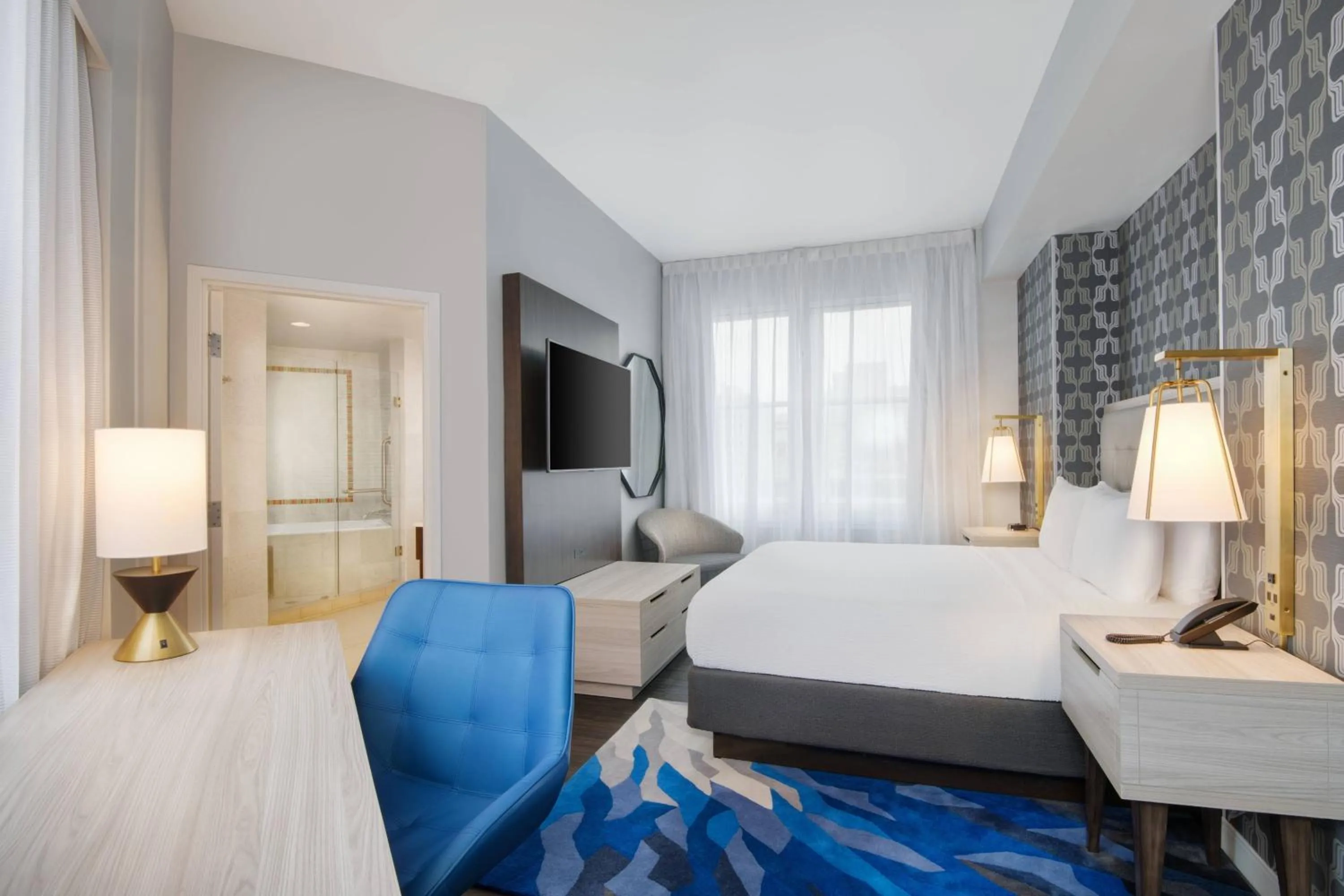 Photo of the whole room, Bed in Courtyard by Marriott Atlanta Downtown