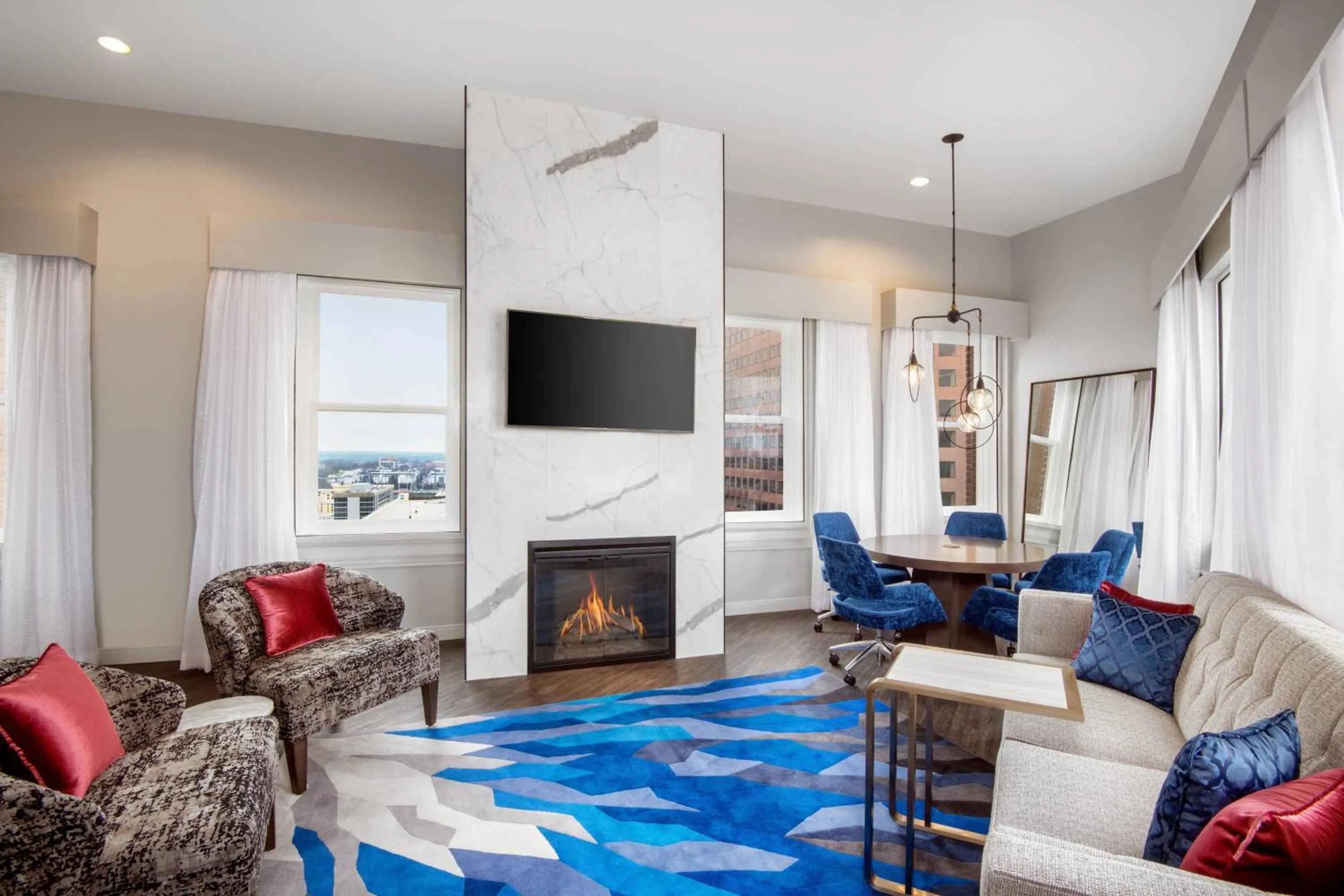 Living room in Courtyard by Marriott Atlanta Downtown