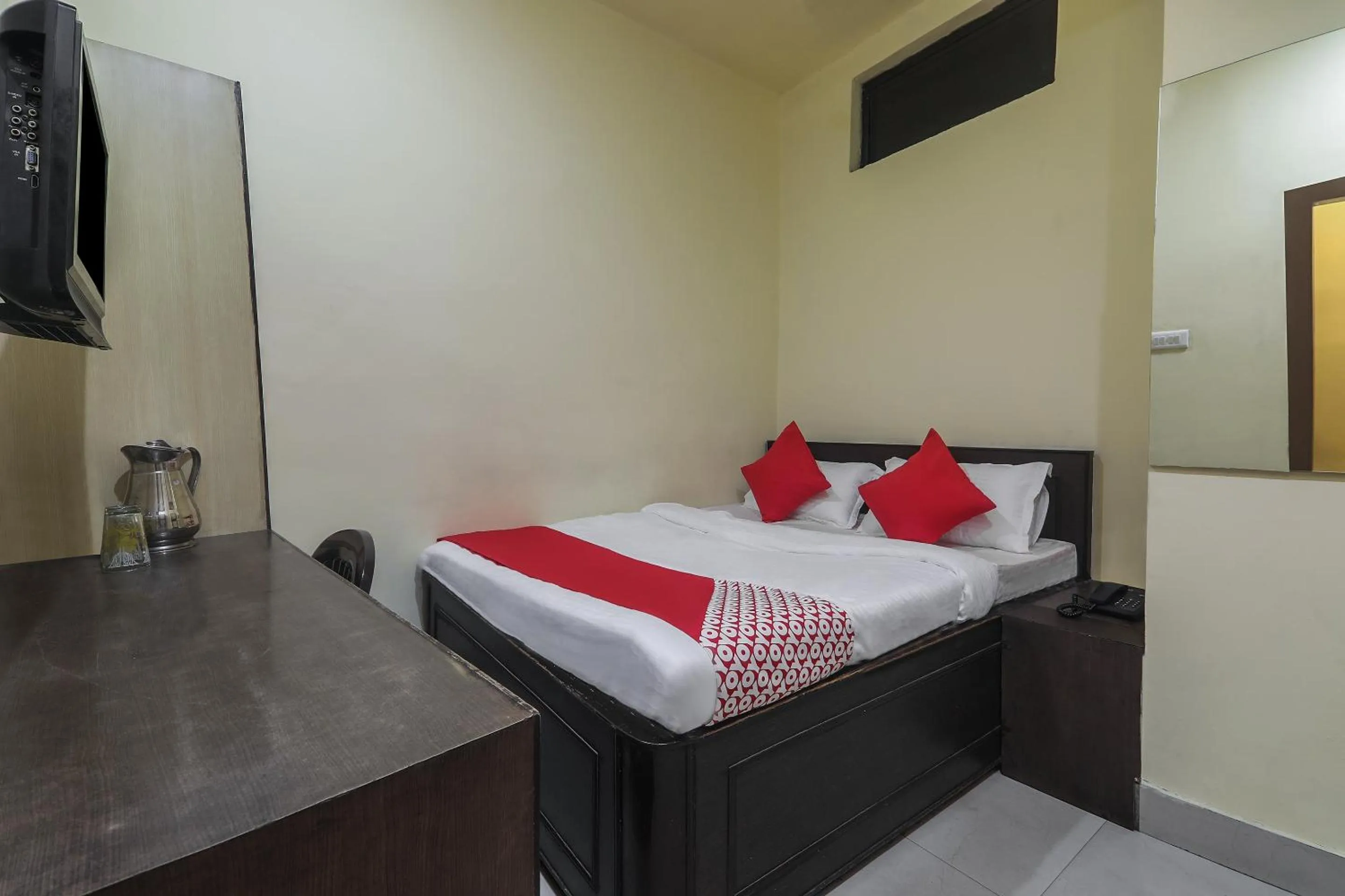 Bedroom, Bed in Hotel O Golden Peak