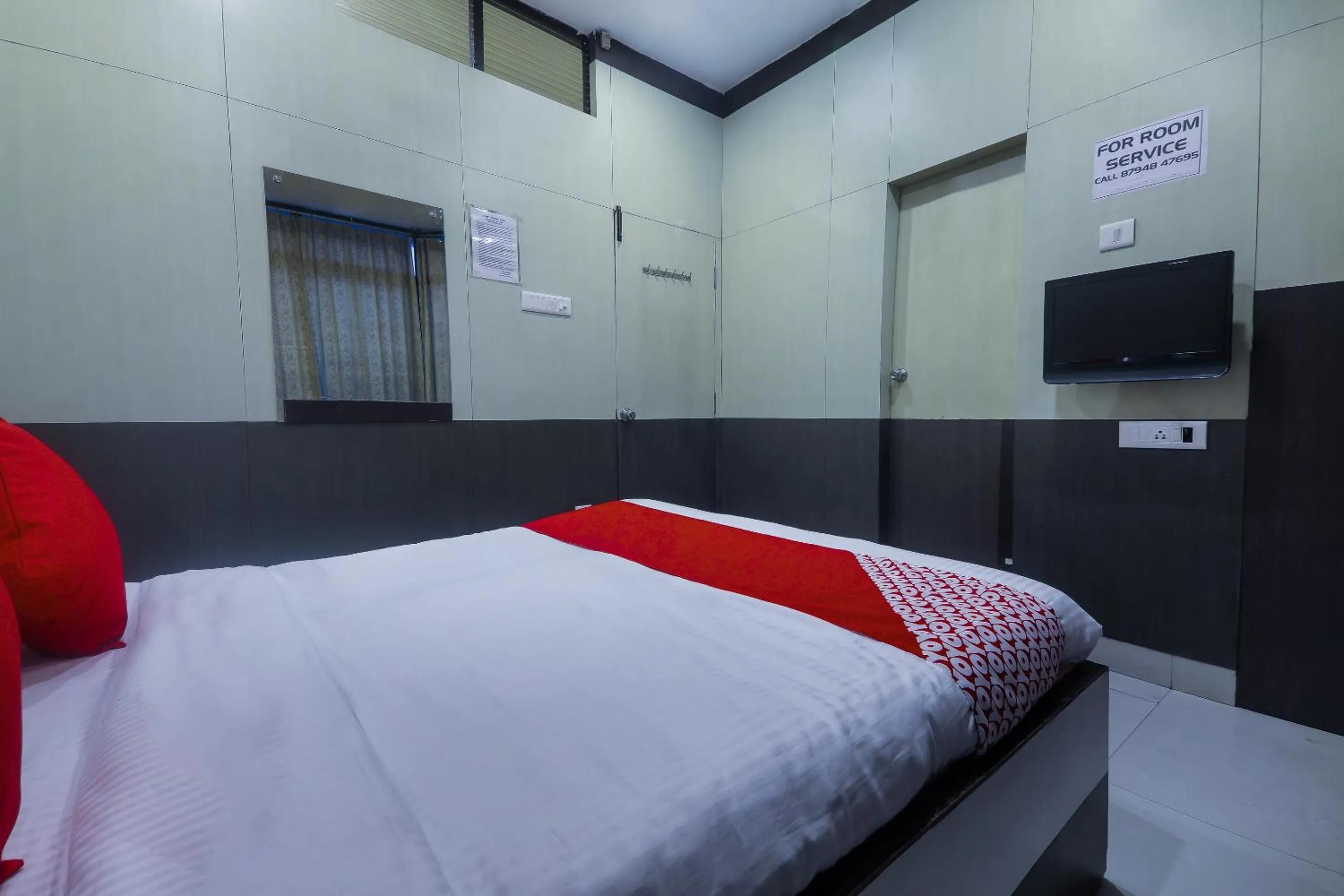 Bedroom, Bed in Hotel O Golden Peak