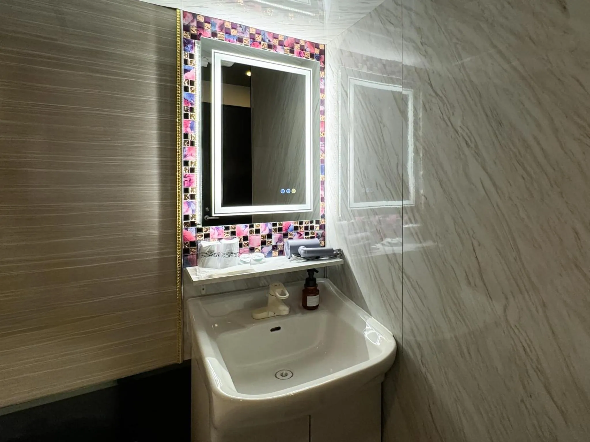 Bathroom in Hotel Amethyst