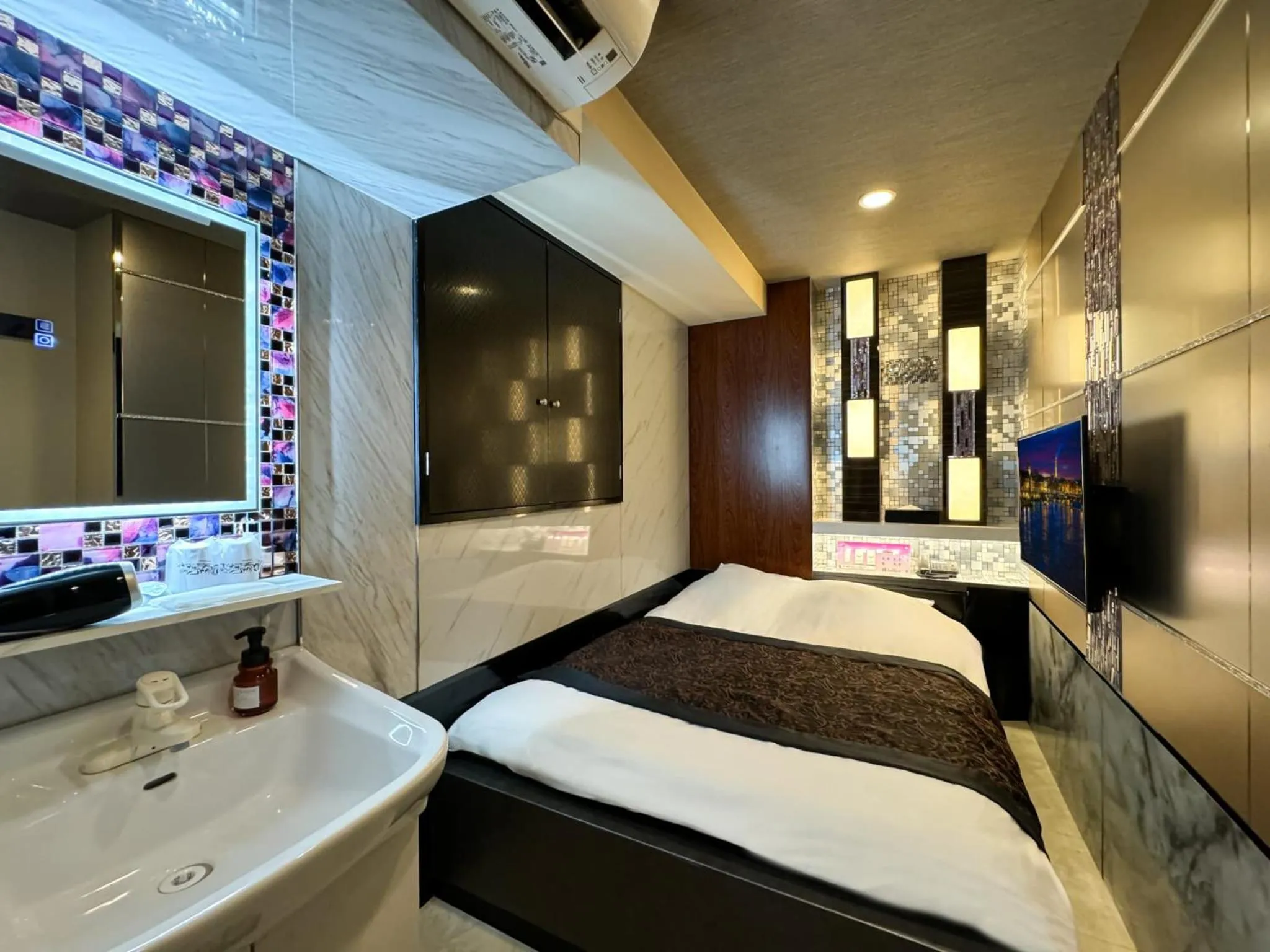 Bed in Hotel Amethyst