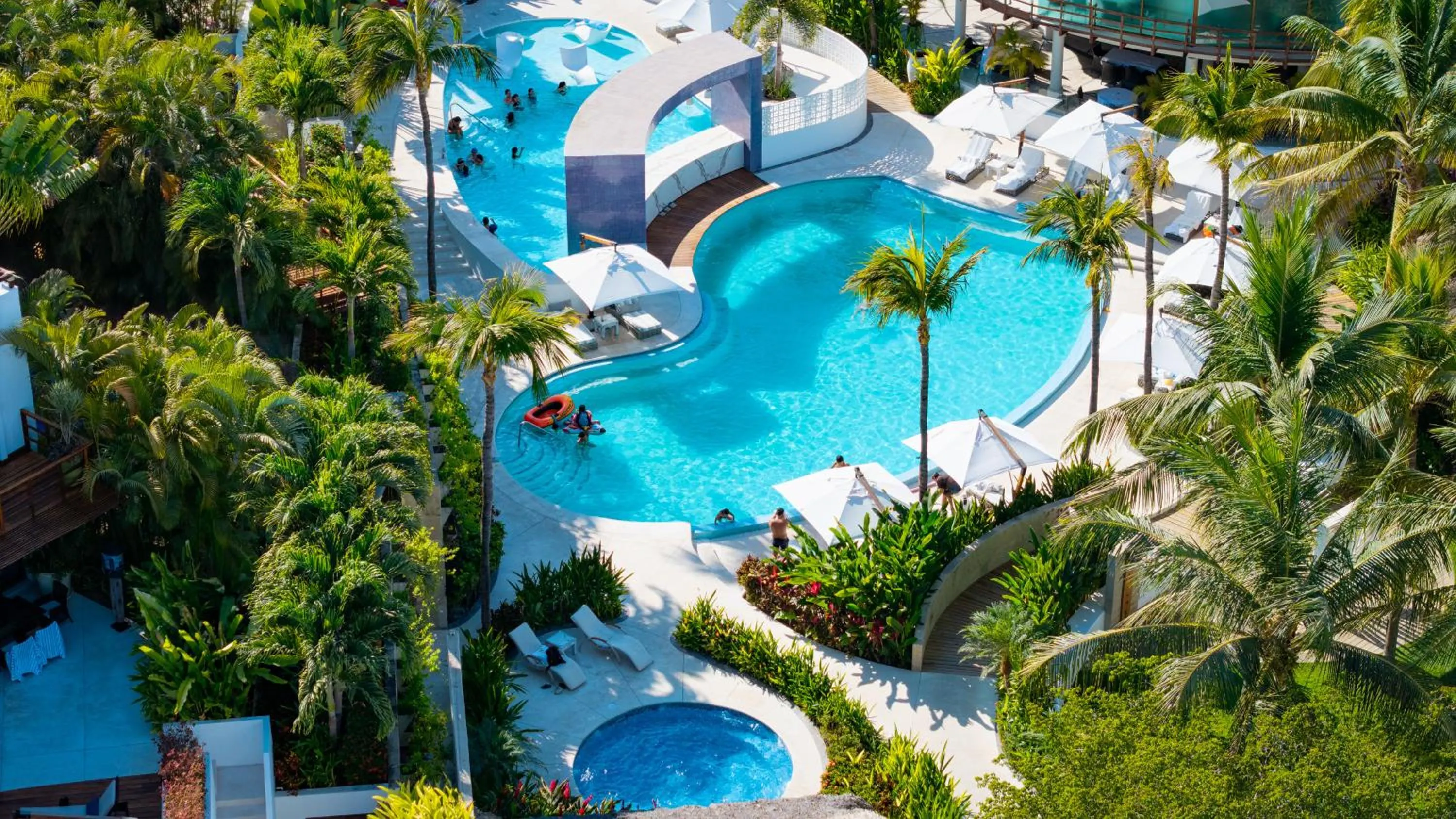 Swimming pool in Kovay Gardens