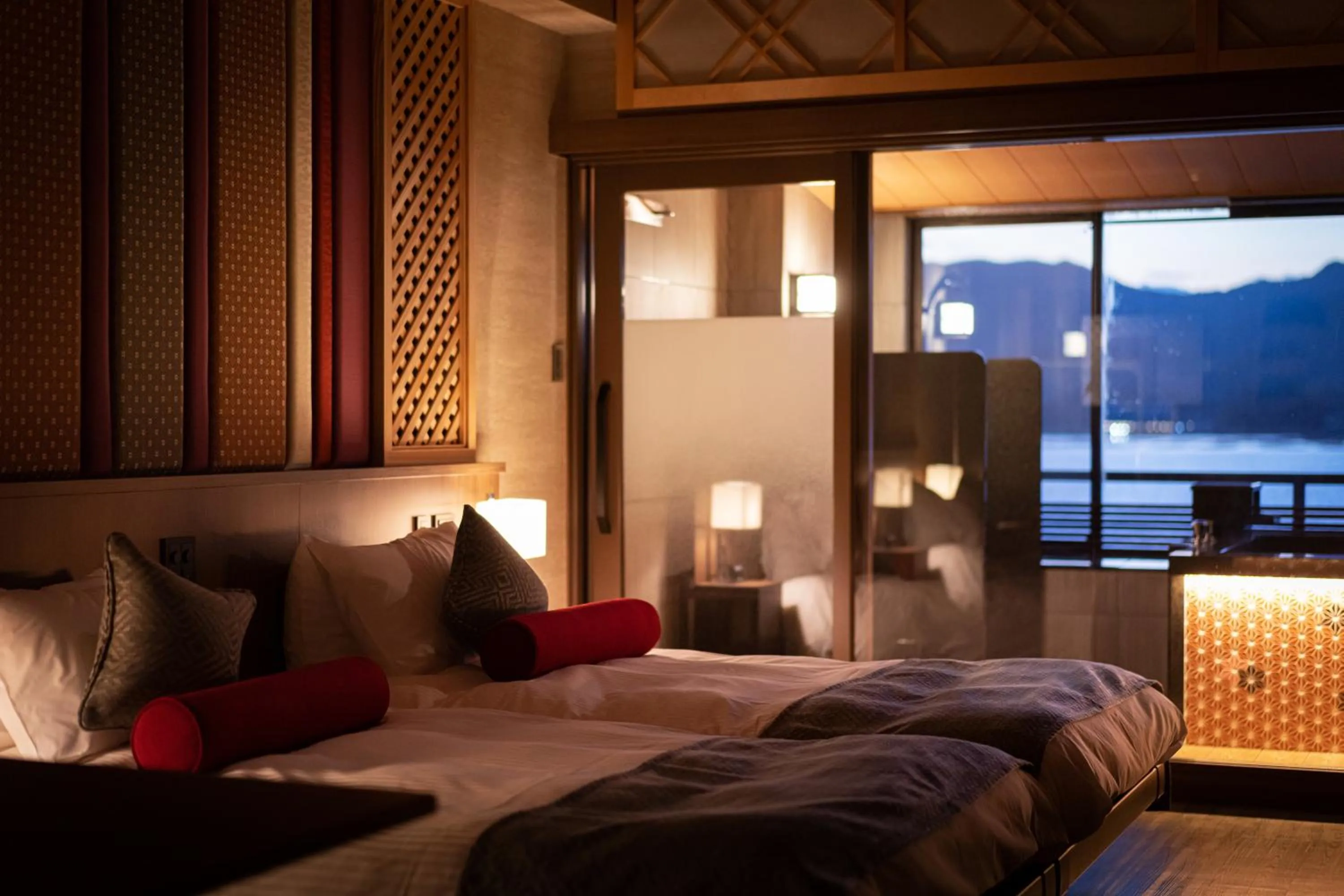 Photo of the whole room, Bed in Kinsuikan