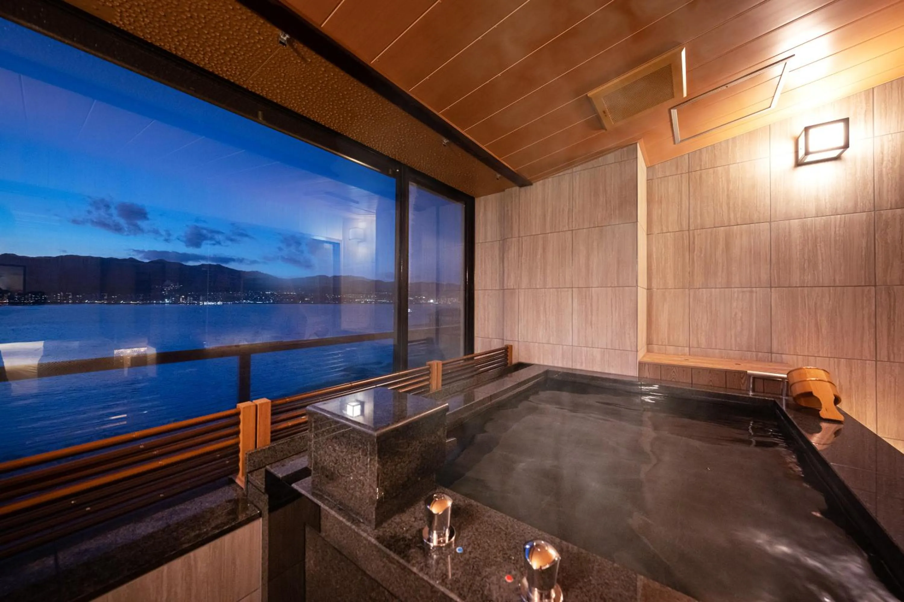 Hot Spring Bath in Kinsuikan