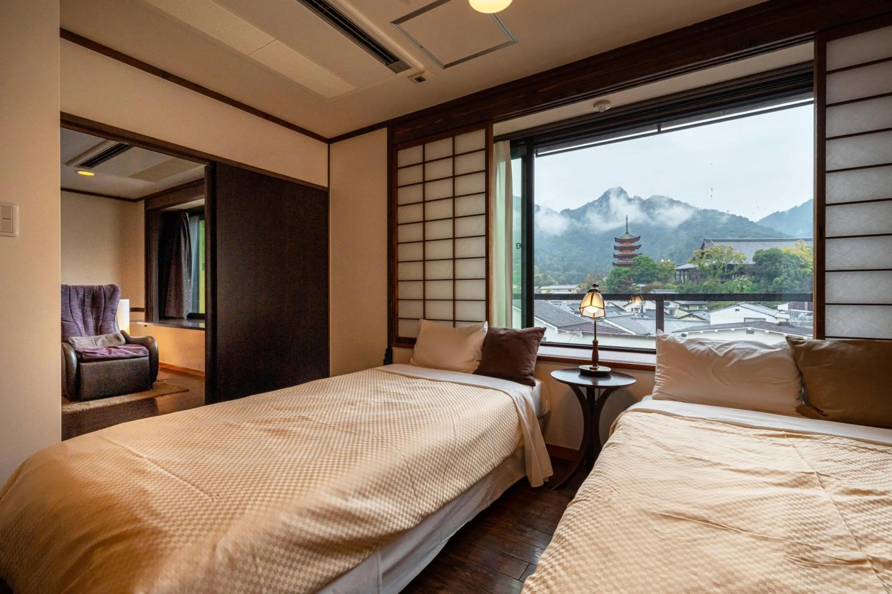 Photo of the whole room, Bed in Kinsuikan