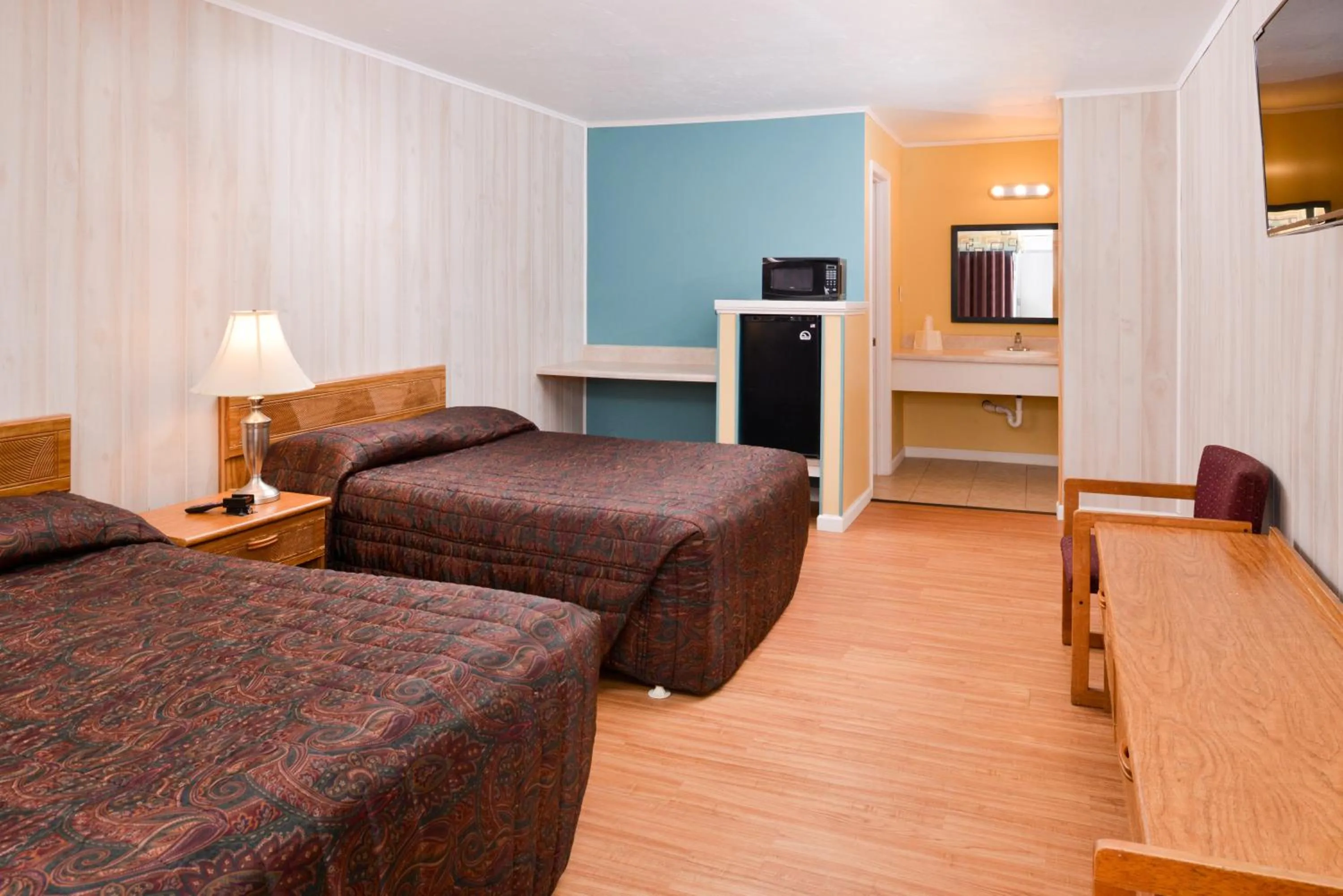 Bedroom in Red Carpet Inn Battleboro