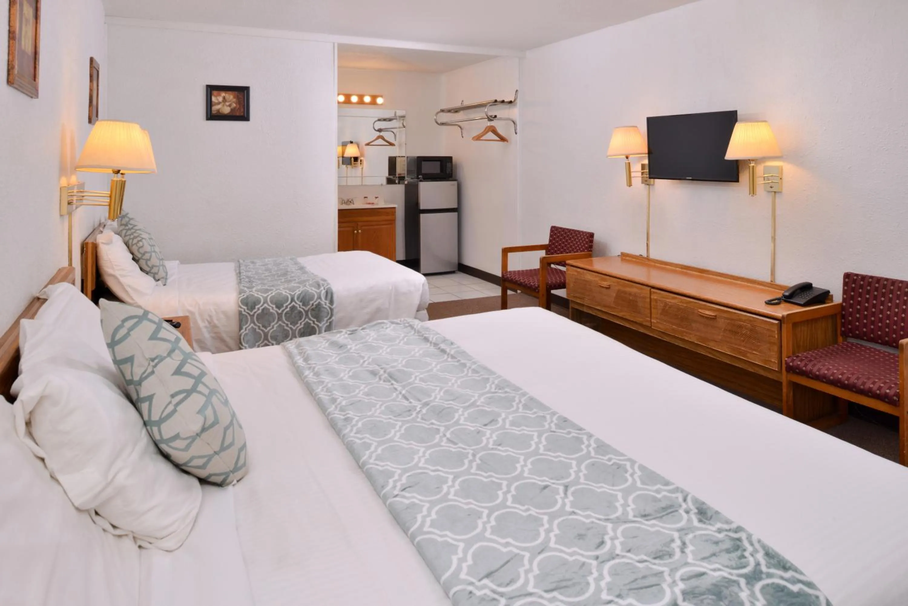 Bedroom in Red Carpet Inn Battleboro