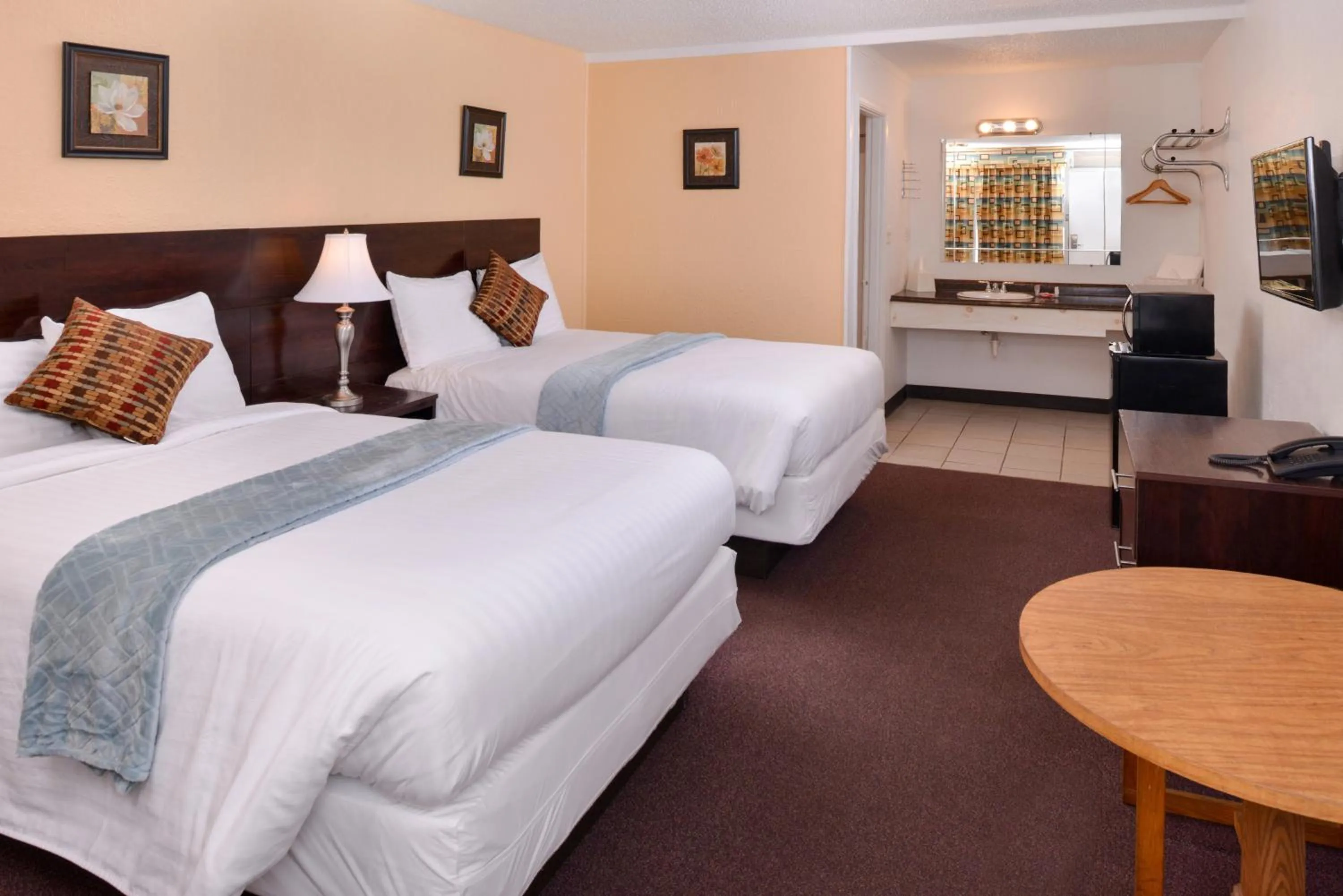 Bedroom in Red Carpet Inn Battleboro