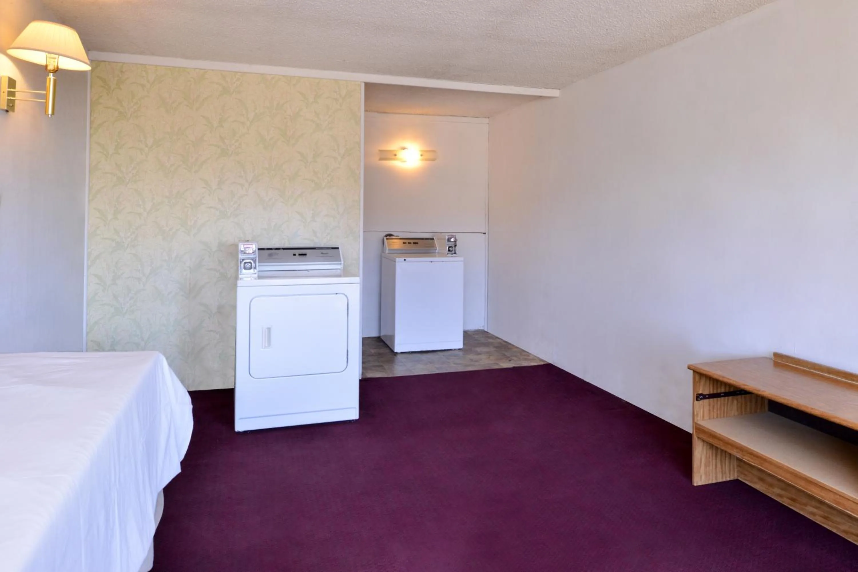 Area and facilities in Red Carpet Inn Battleboro