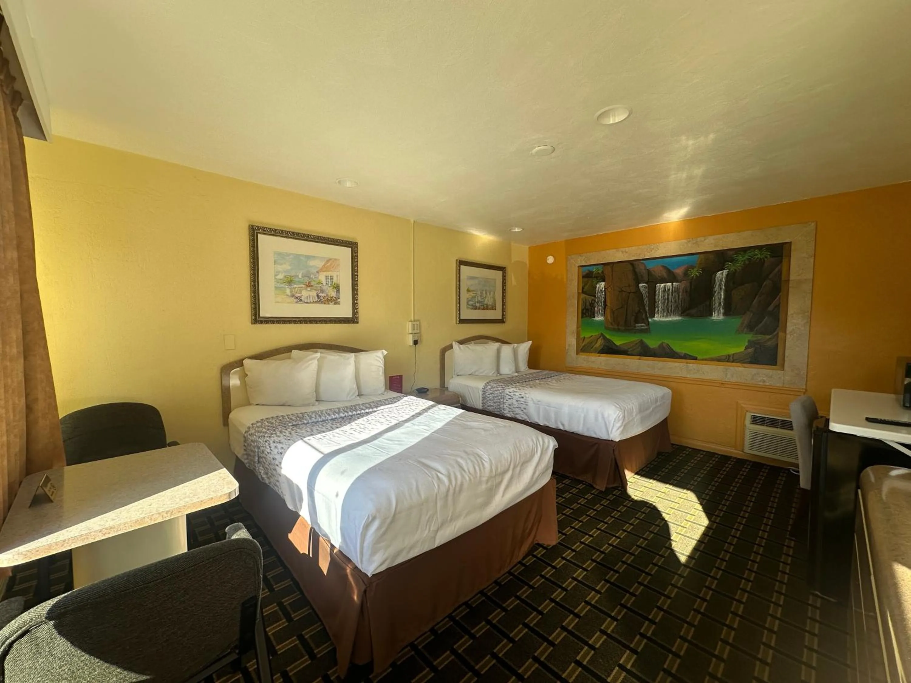 Bedroom, Bed in Super Inn By Oyo Daytona Beach Near Airport