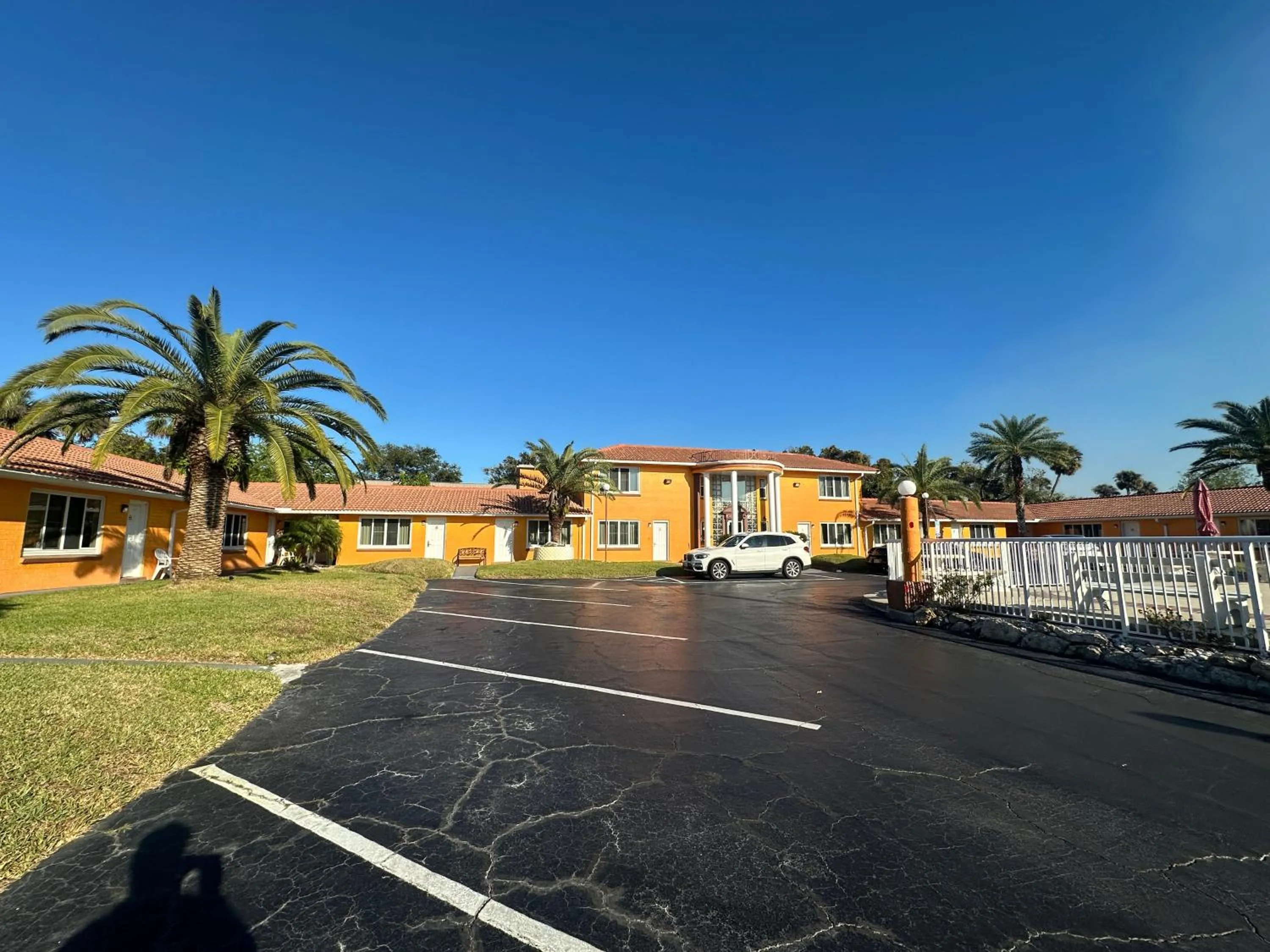 Facade/entrance in Super Inn By Oyo Daytona Beach Near Airport