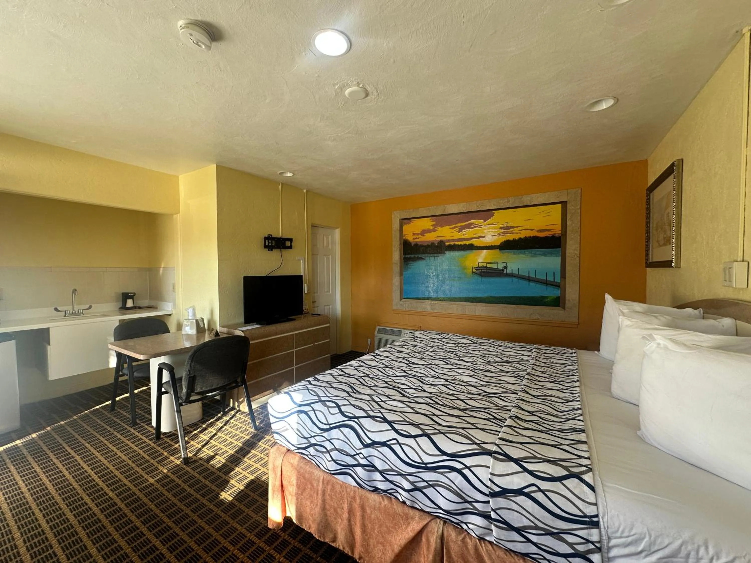 Bedroom, Bed in Super Inn By Oyo Daytona Beach Near Airport