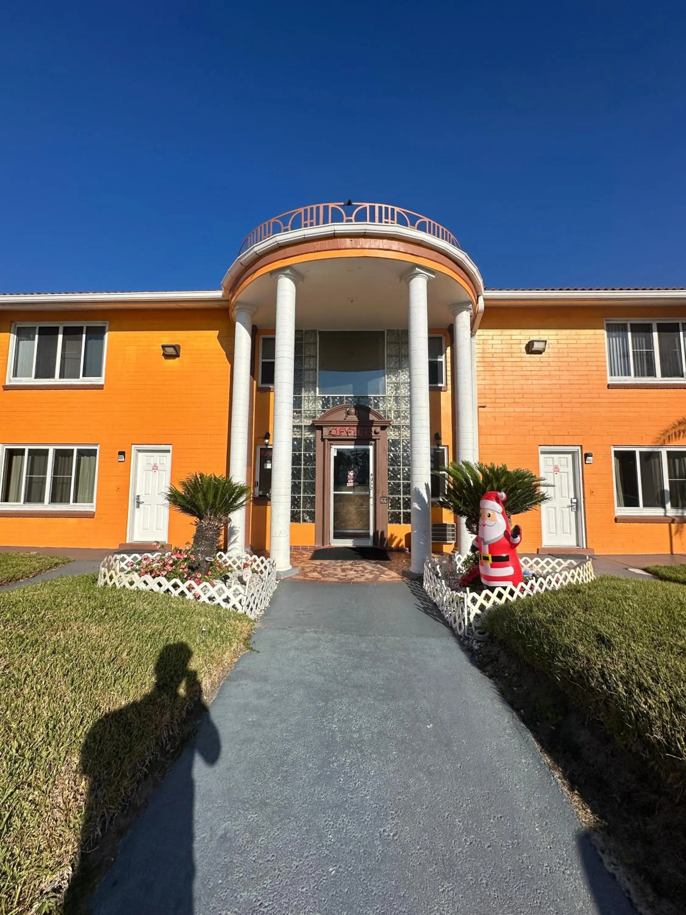 Facade/entrance in Super Inn By Oyo Daytona Beach Near Airport