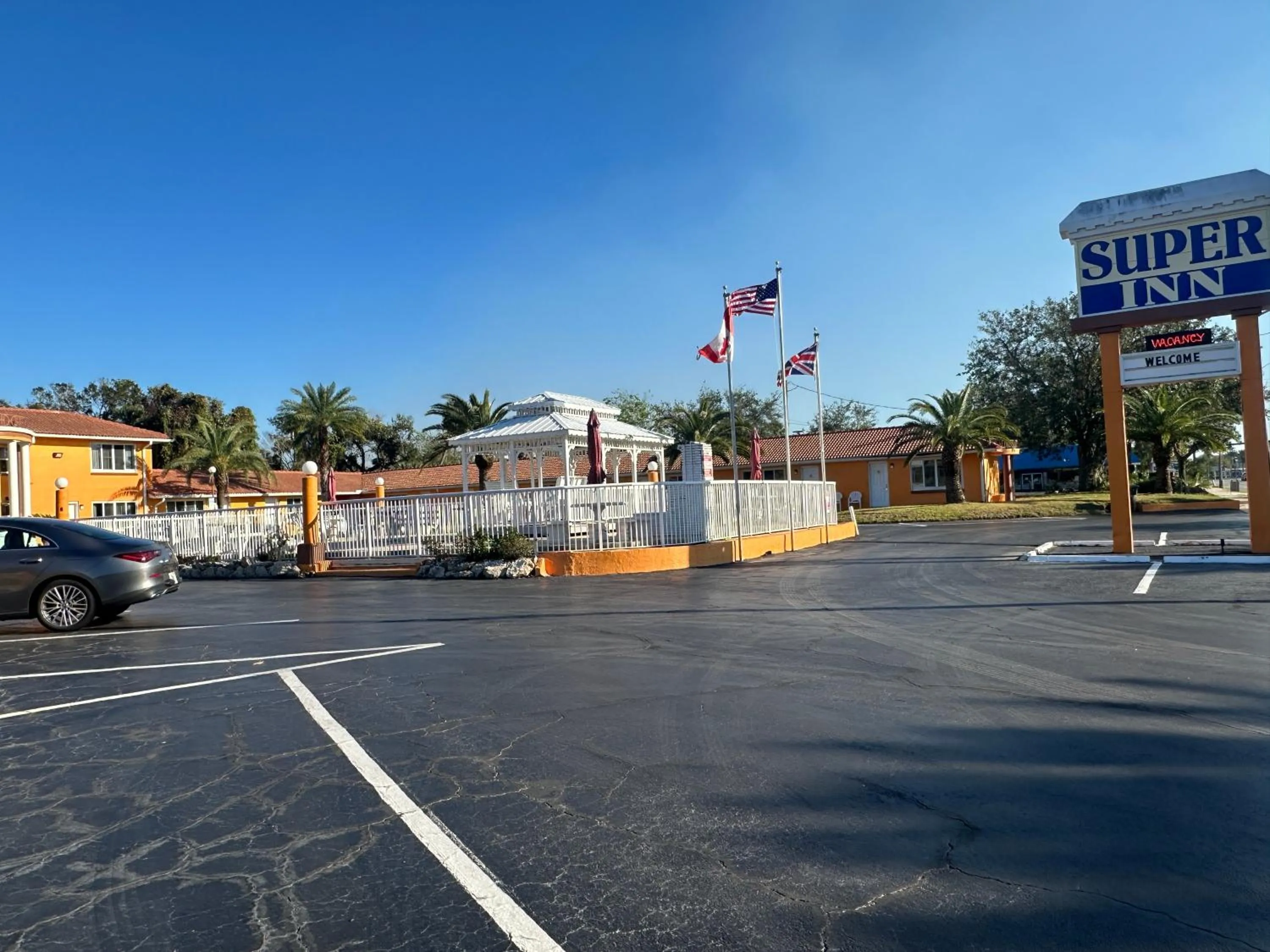 Facade/entrance in Super Inn By Oyo Daytona Beach Near Airport