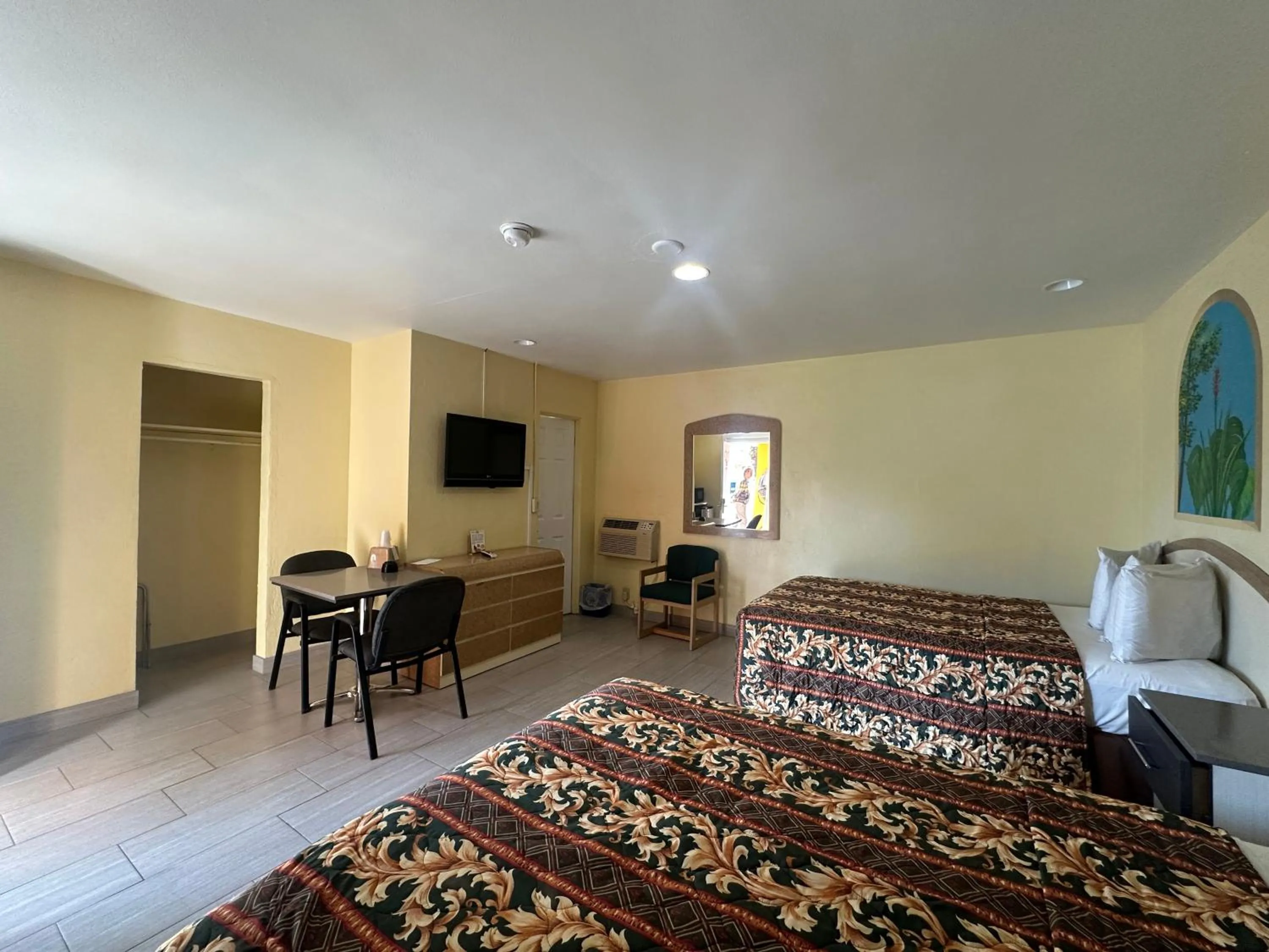 Bedroom, Bed in Super Inn By Oyo Daytona Beach Near Airport