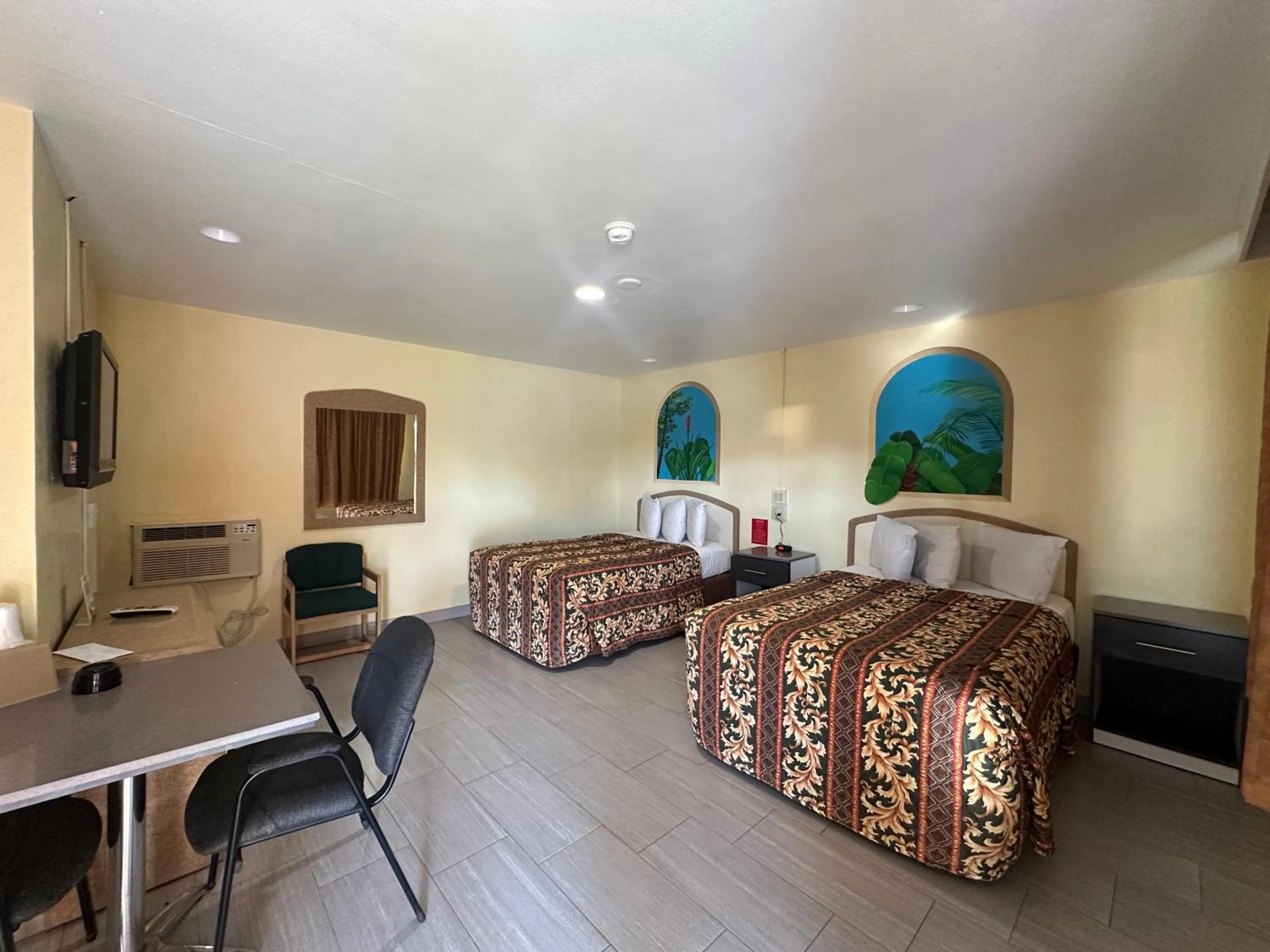 Bedroom, Bed in Super Inn By Oyo Daytona Beach Near Airport