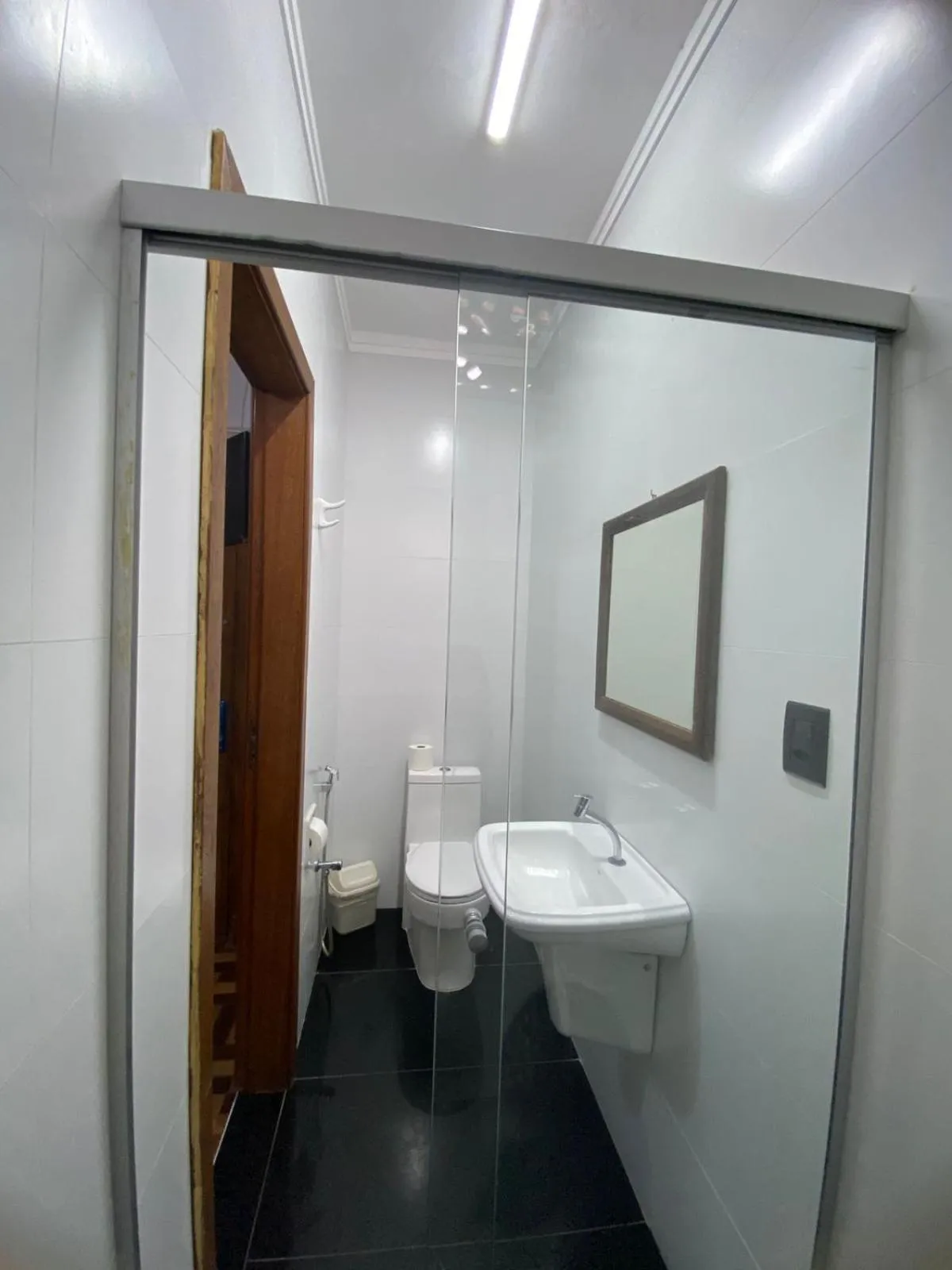 Toilet in Hotel Pousada Acácia da Barra