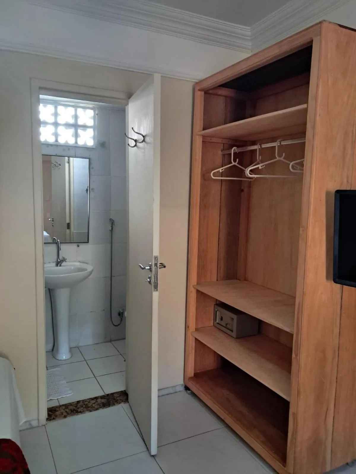 Bathroom in Hotel Pousada Acácia da Barra