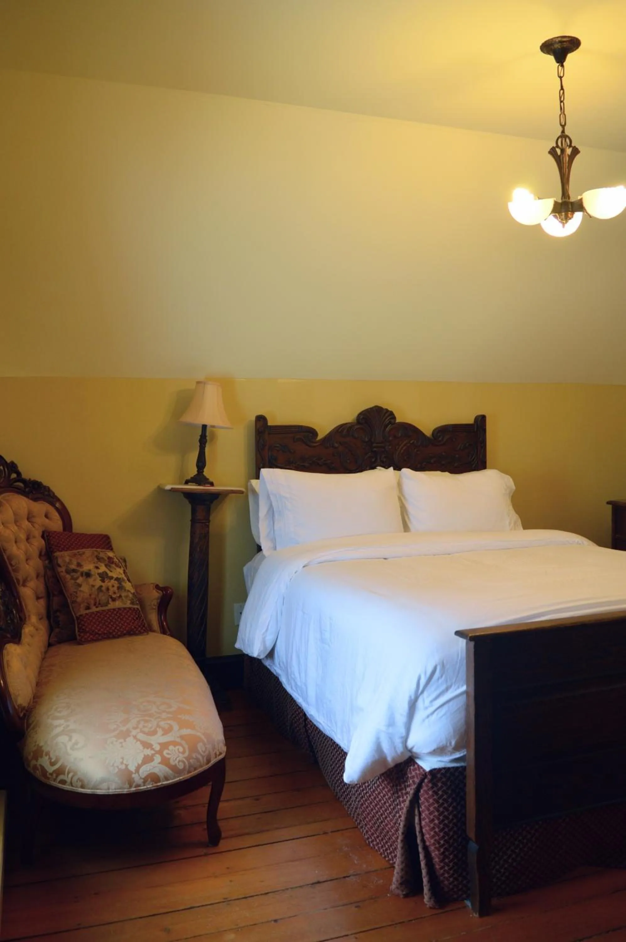 Bedroom, Bed in Magnetic Hill Winery