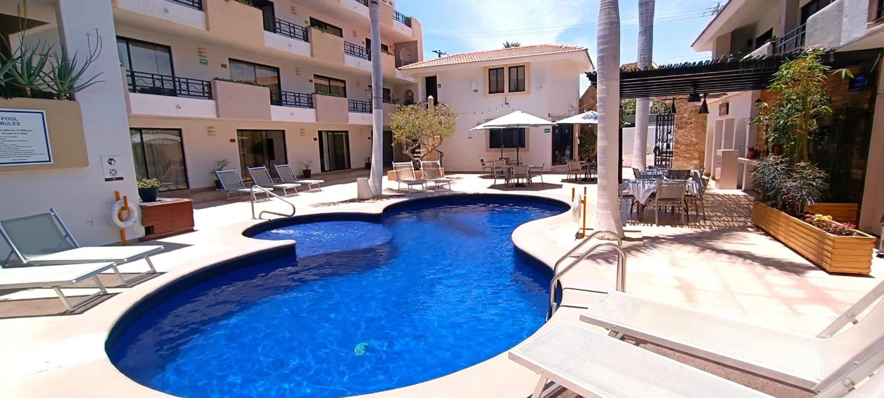 Pool view in Hotel Santa Fe Los Cabos by Villa Group