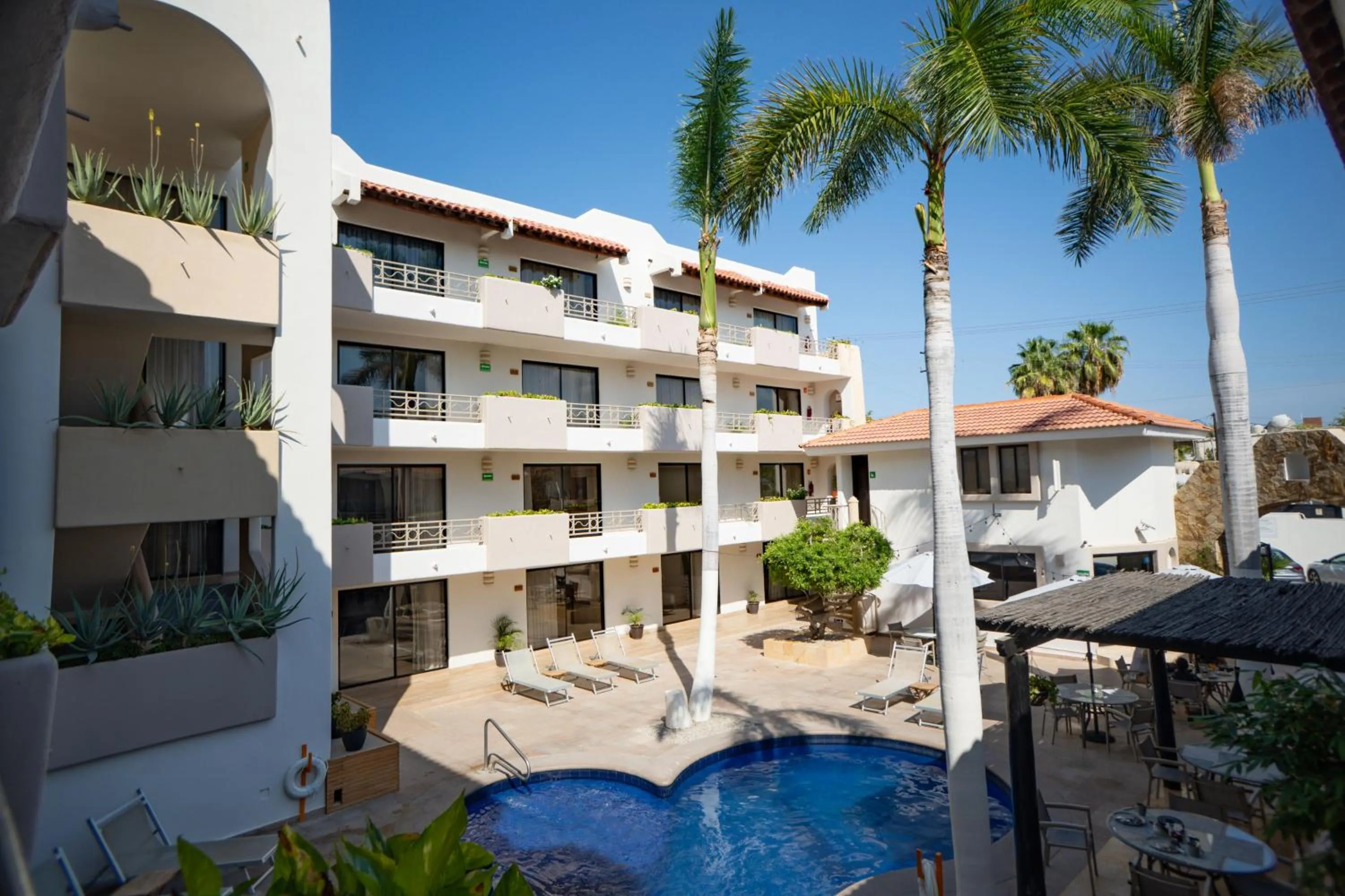 Pool view in Hotel Santa Fe Los Cabos by Villa Group