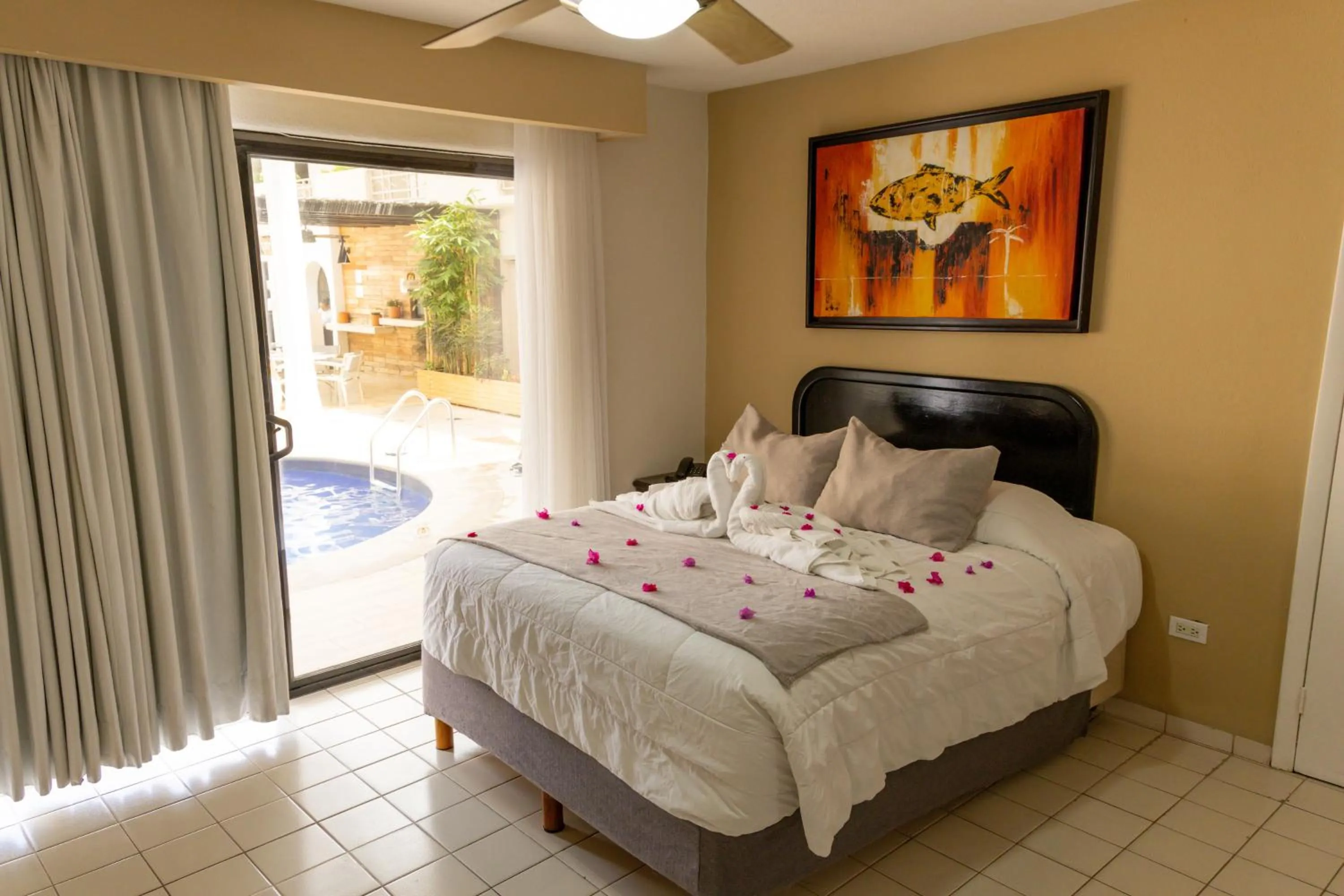 Pool view, Bed in Hotel Santa Fe Los Cabos by Villa Group