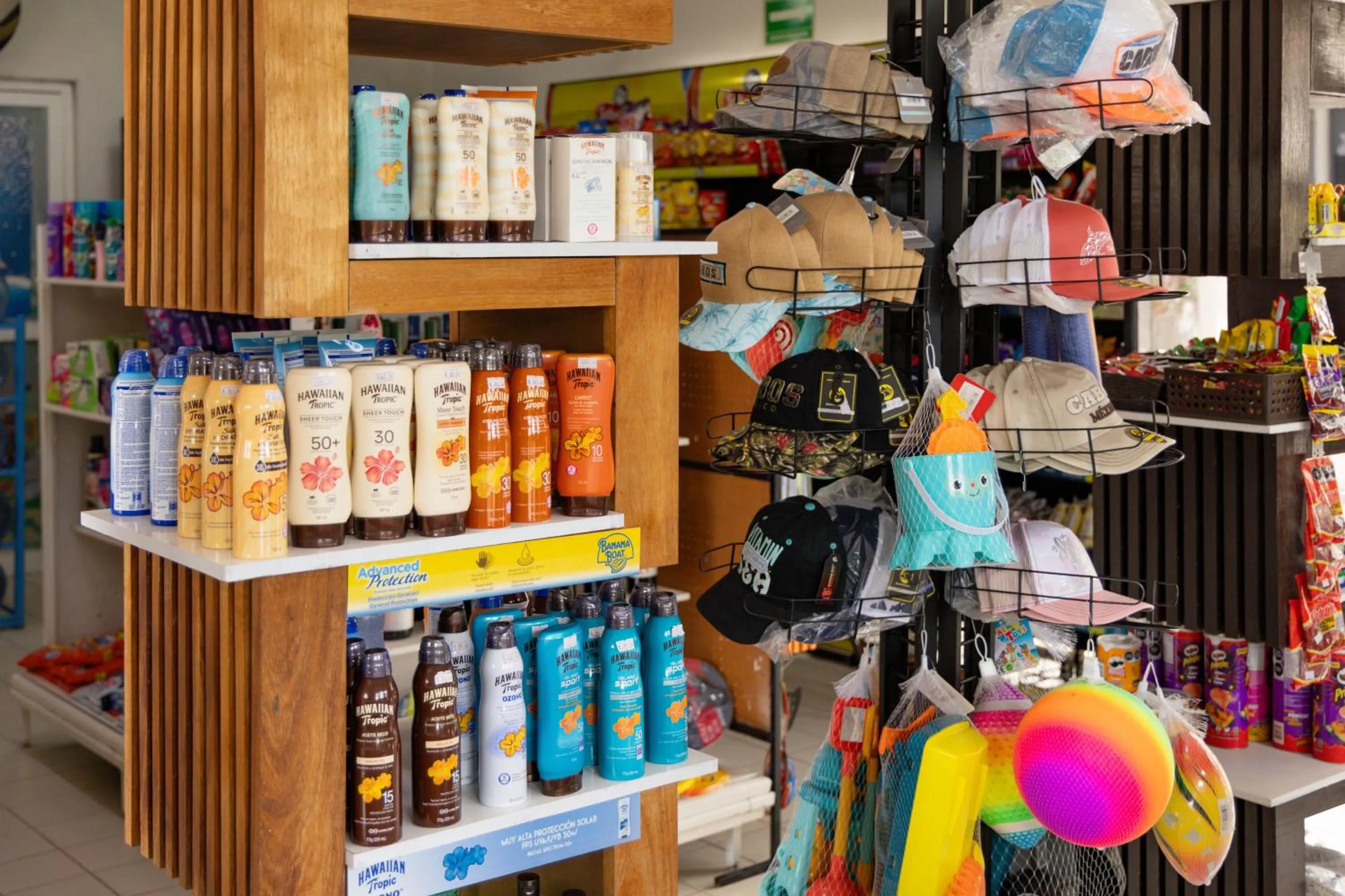 Supermarket/grocery shop in Hotel Santa Fe Los Cabos by Villa Group