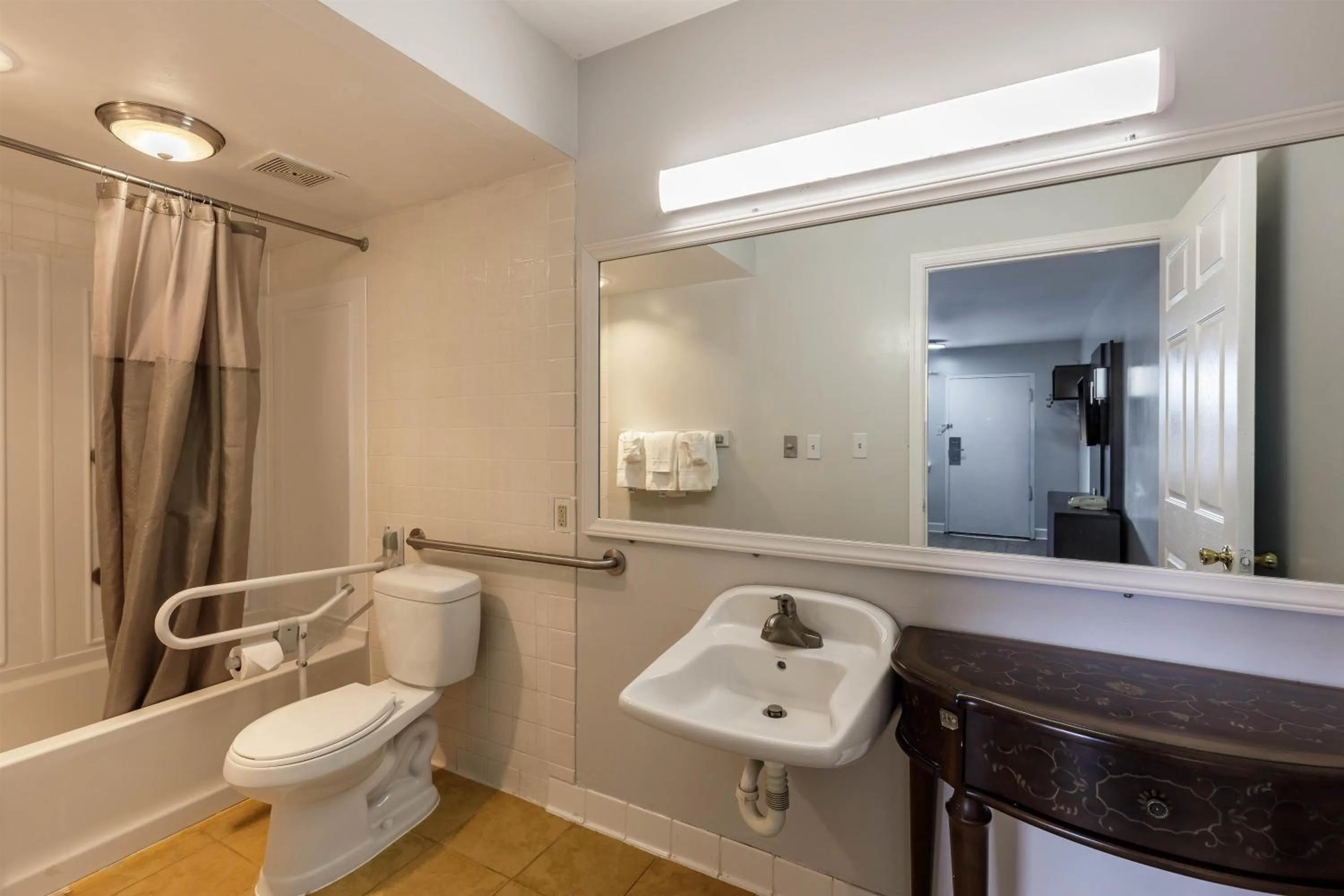 Bathroom in Motel 6 Culpeper, VA