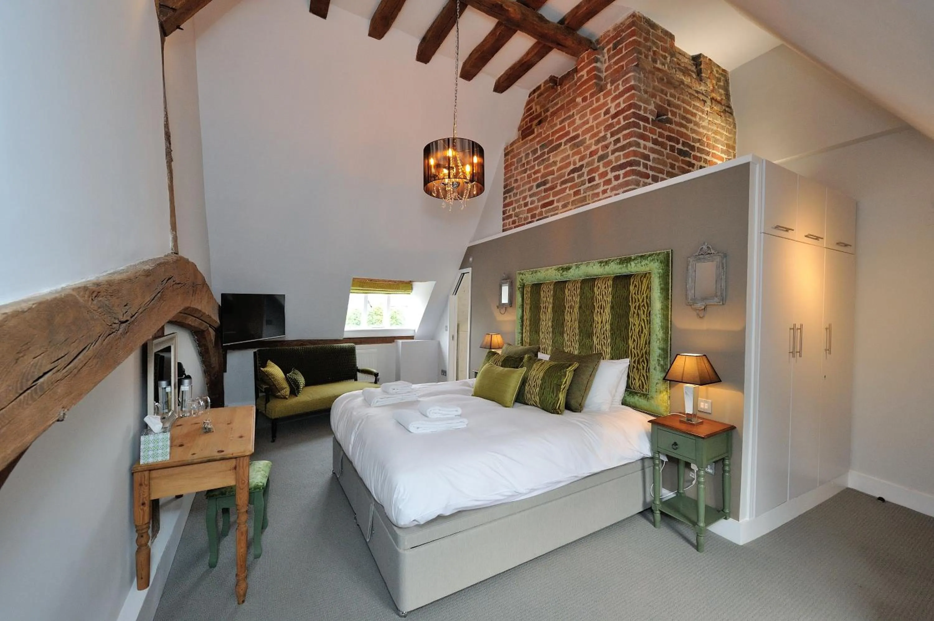 Photo of the whole room, Bed in The Dog At Wingham