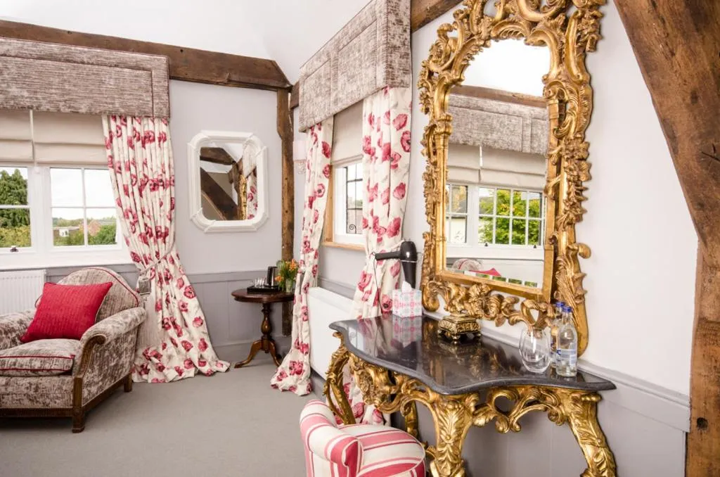 Decorative detail in The Dog At Wingham