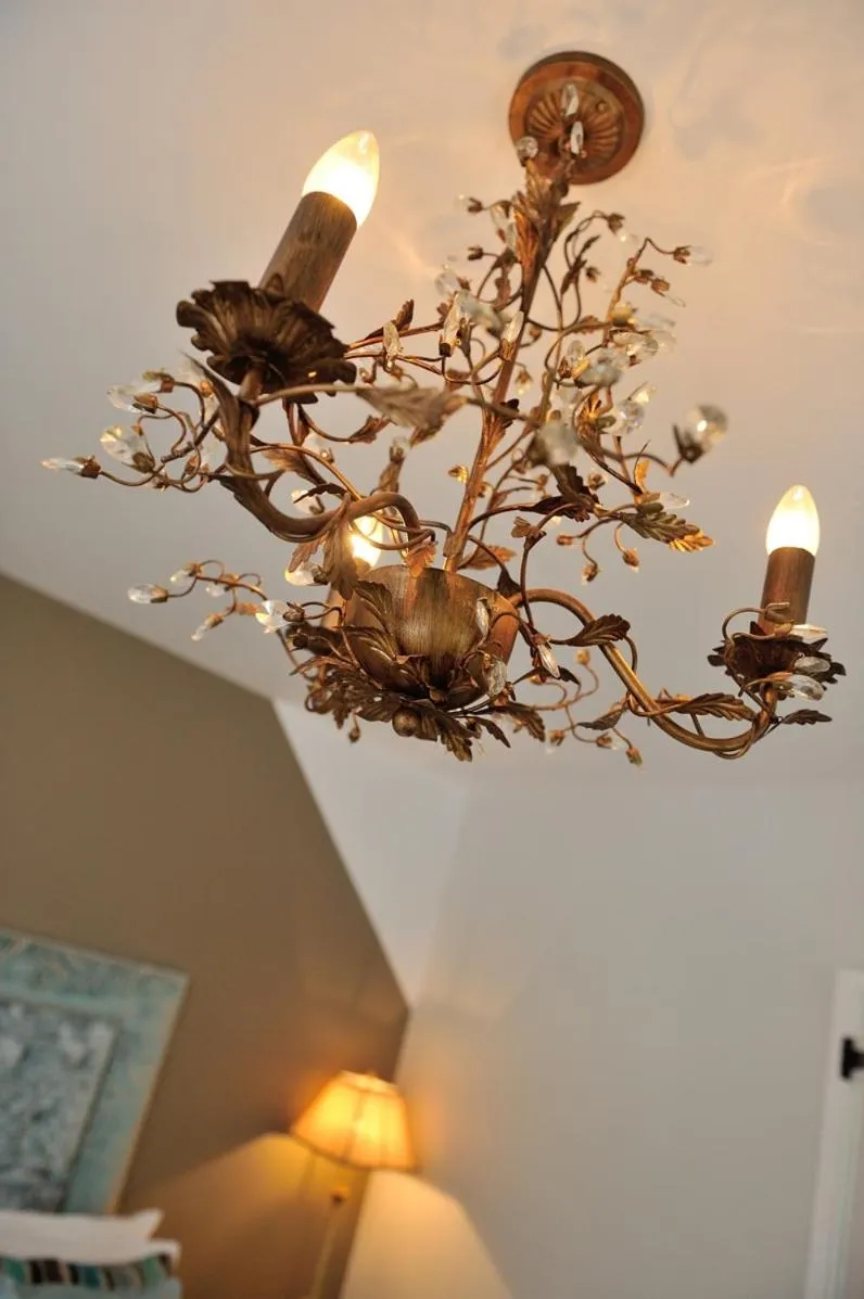 Decorative detail in The Dog At Wingham