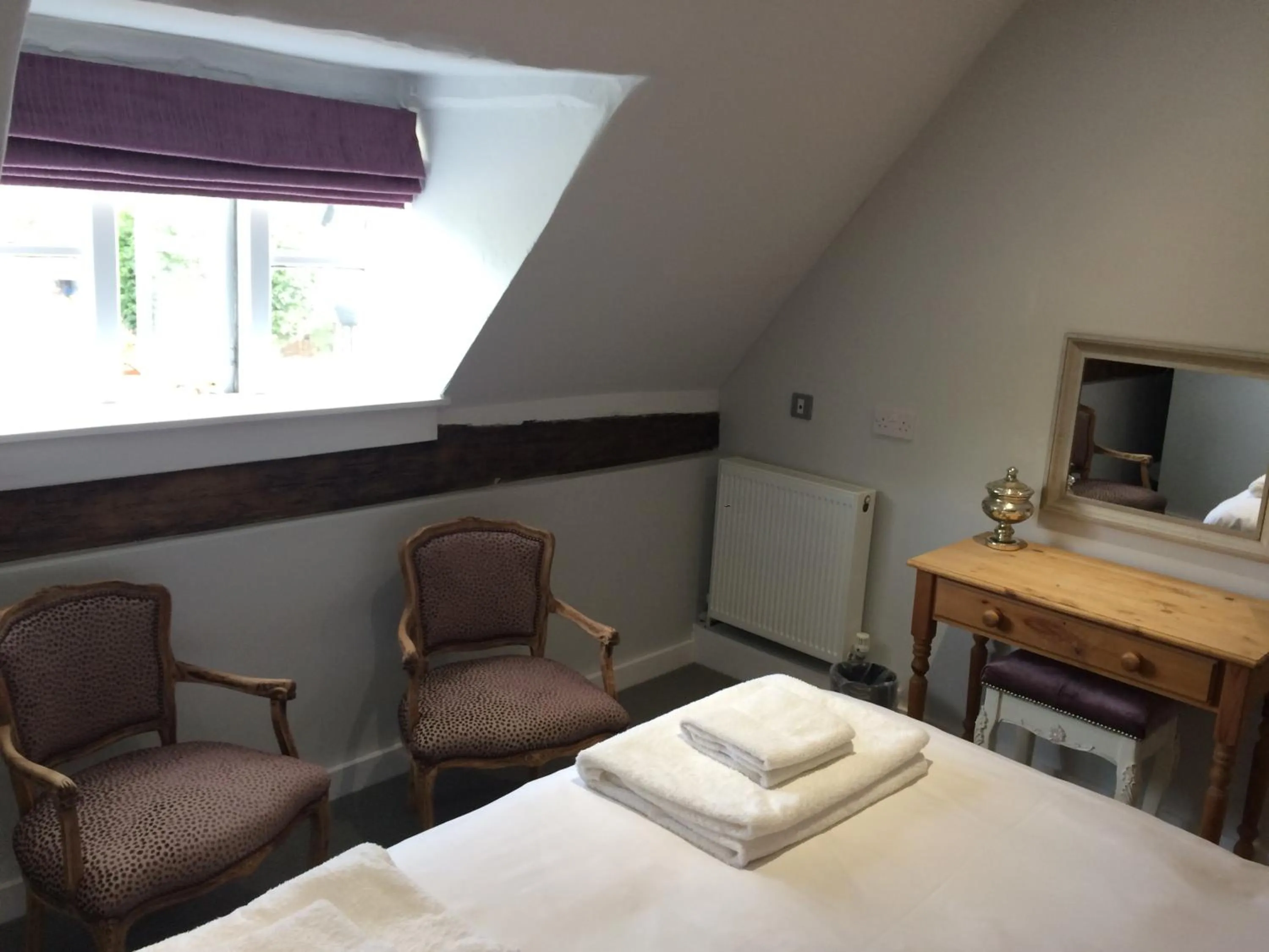 Seating area, Bed in The Dog At Wingham