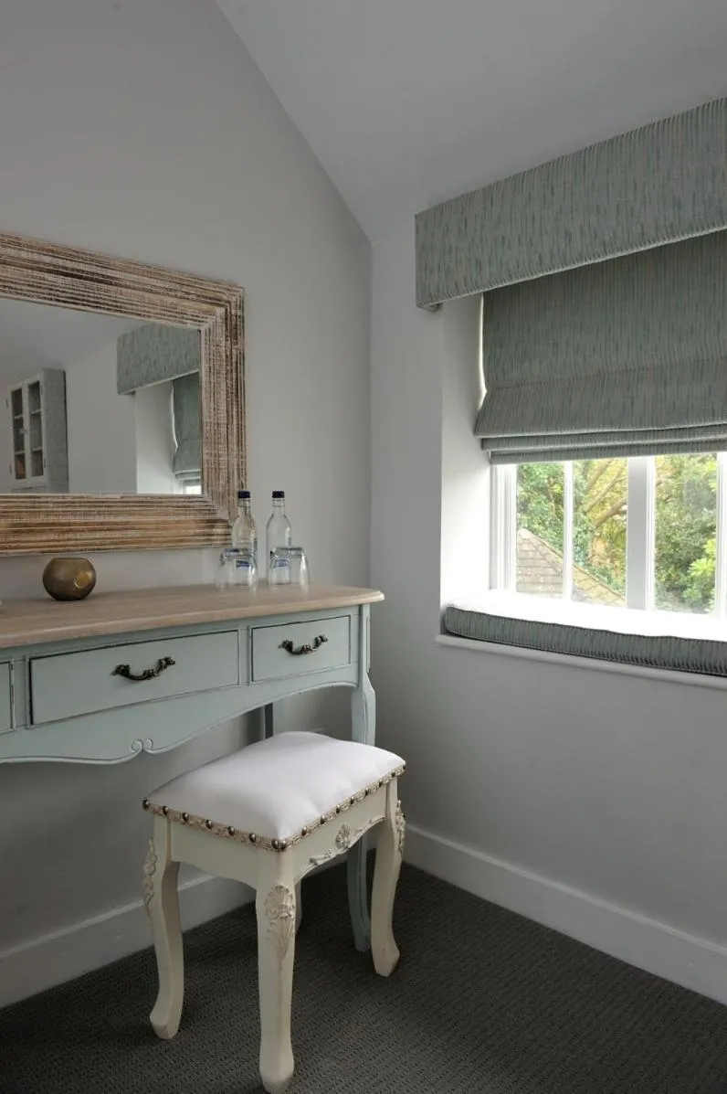 Decorative detail in The Dog At Wingham