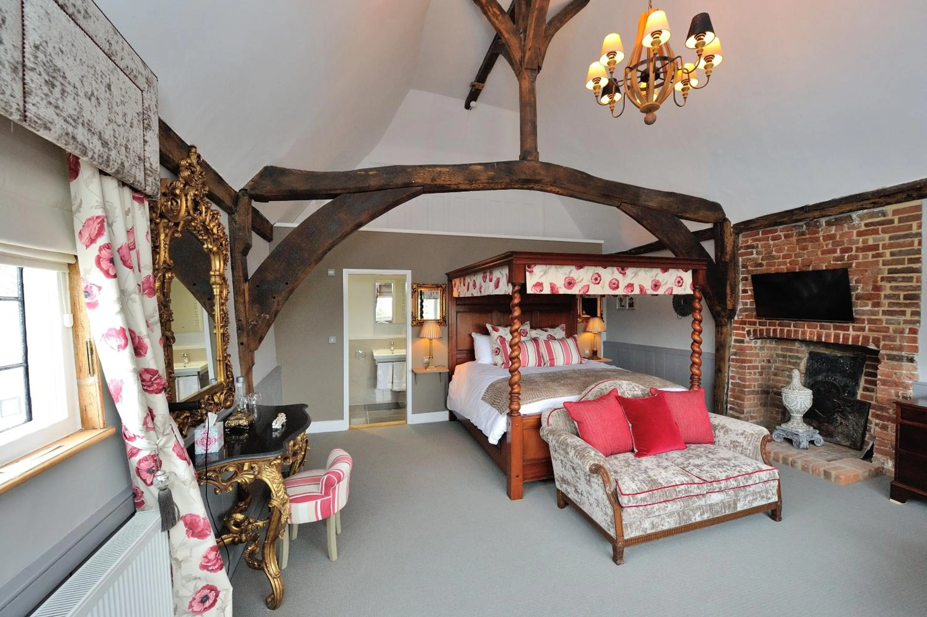 Photo of the whole room, Bed in The Dog At Wingham