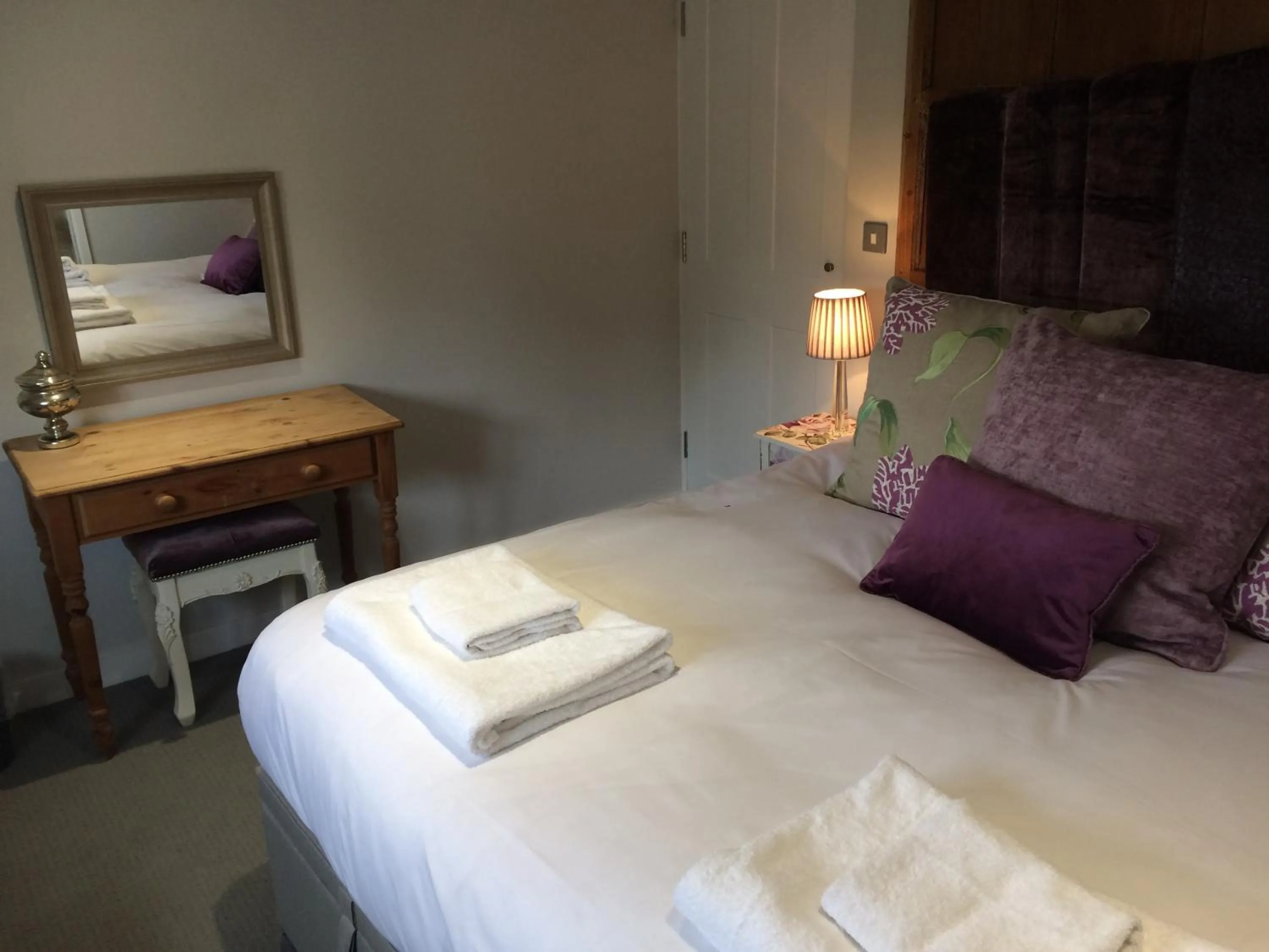 Photo of the whole room, Bed in The Dog At Wingham