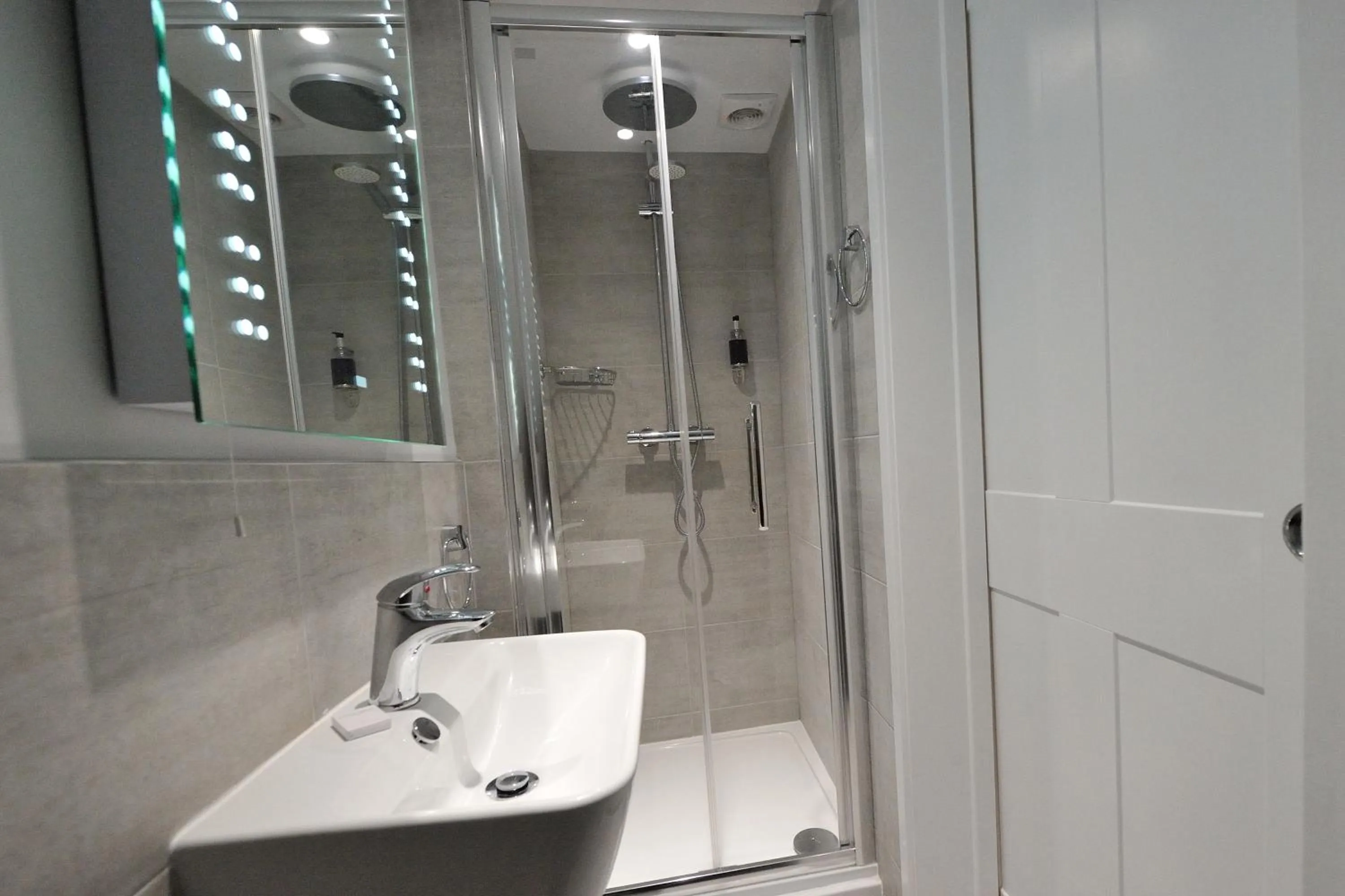 Bathroom in The Dog At Wingham