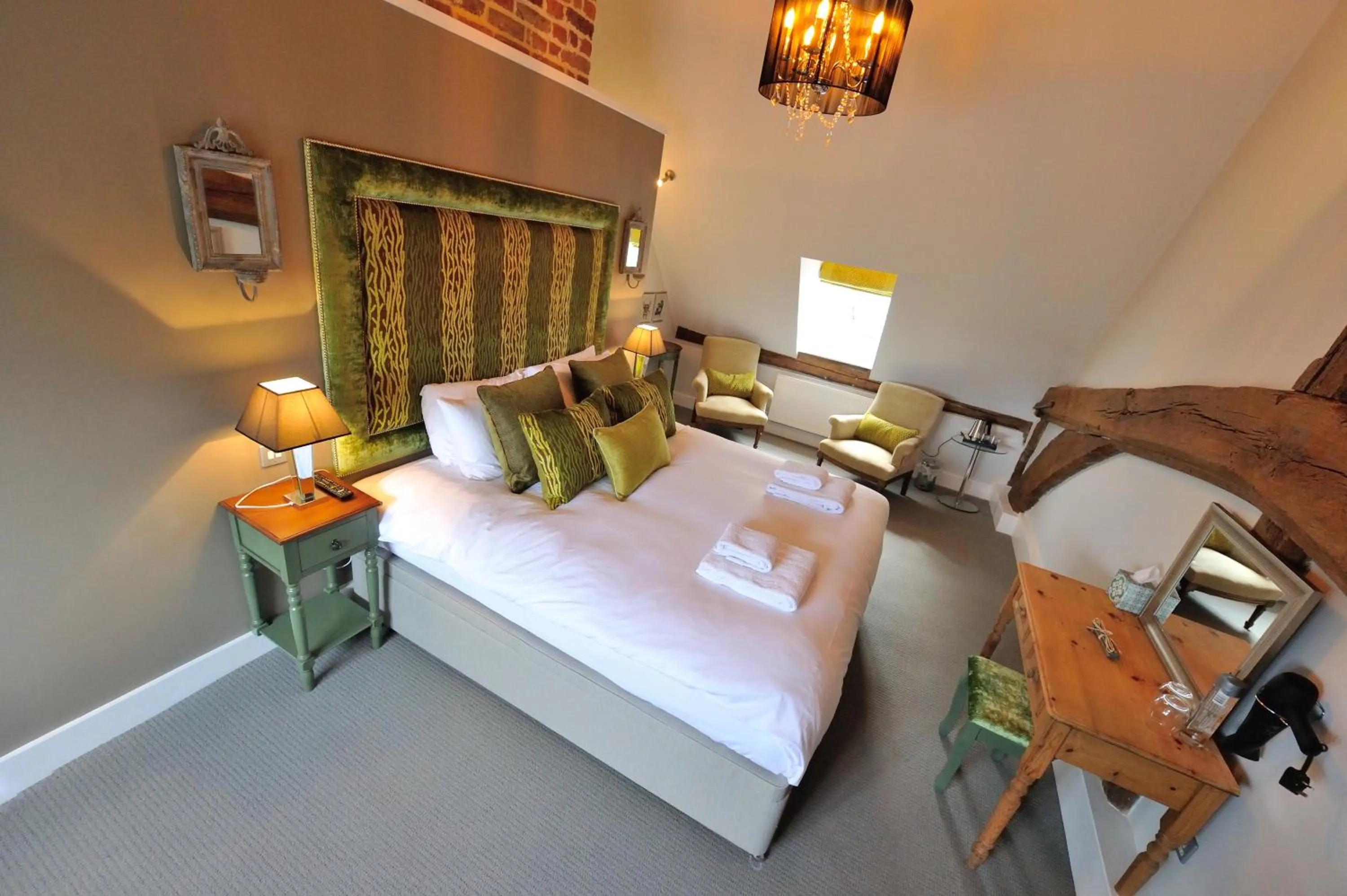 Photo of the whole room, Bed in The Dog At Wingham