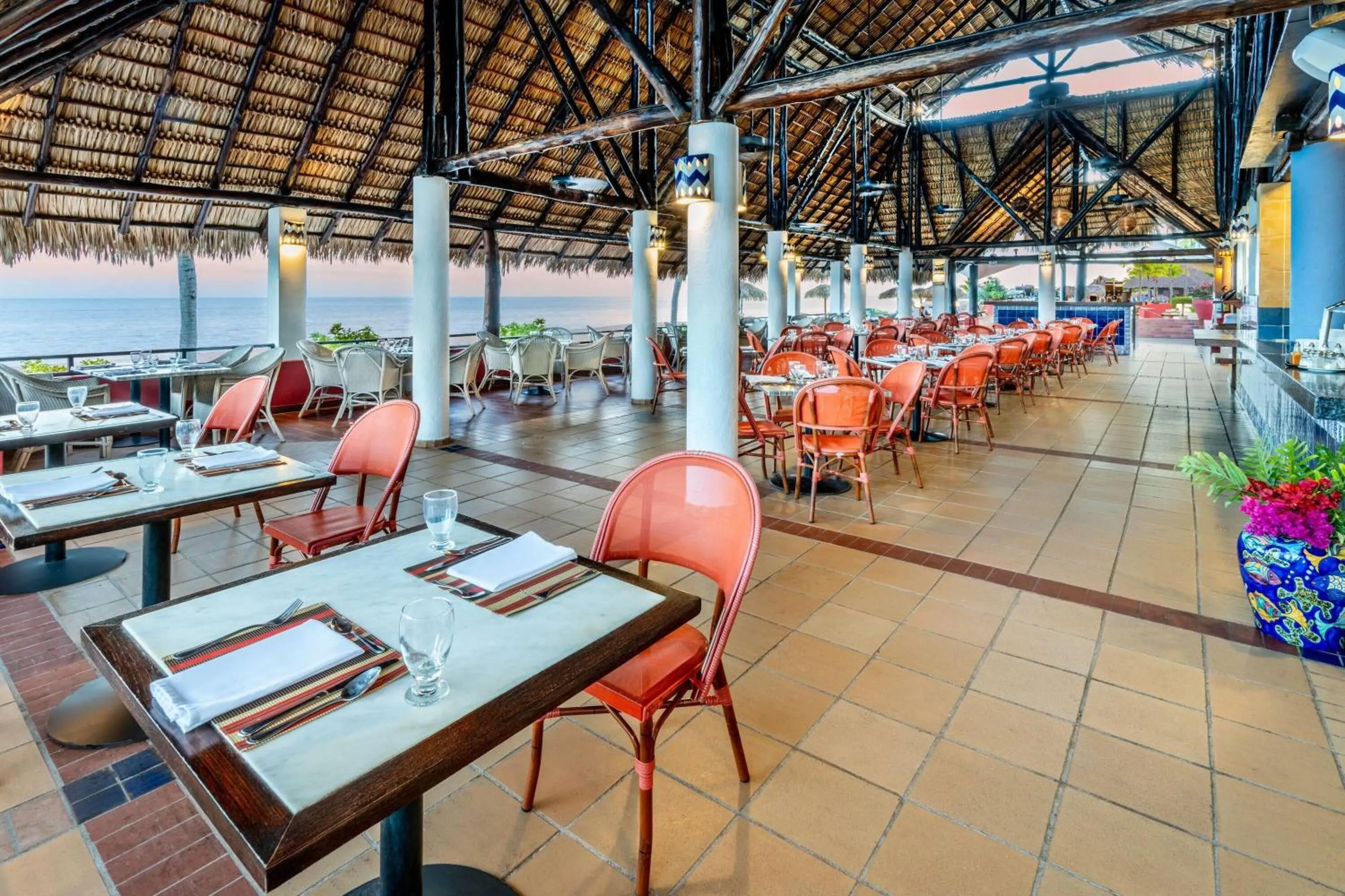 Restaurant/places to eat in Grand Decameron Panama, A Trademark All Inclusive Resort