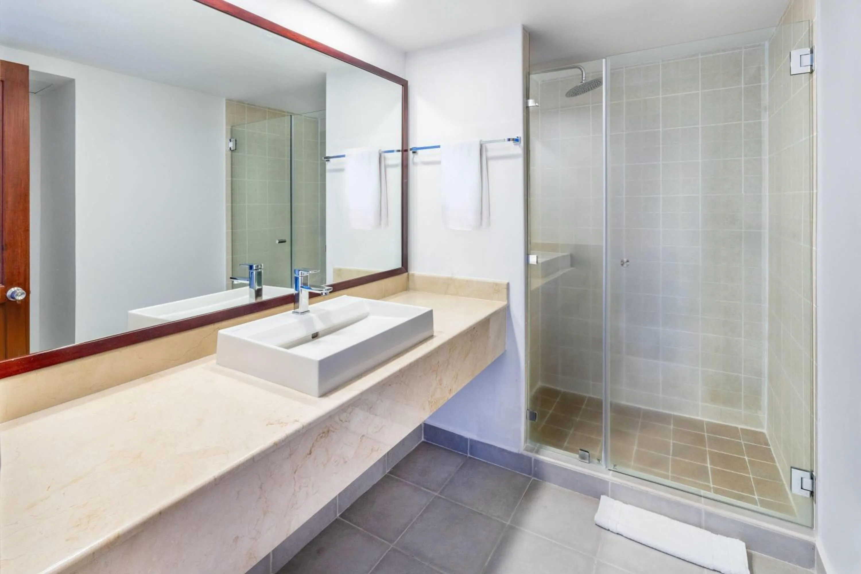 Shower in Grand Decameron Panama, A Trademark All Inclusive Resort